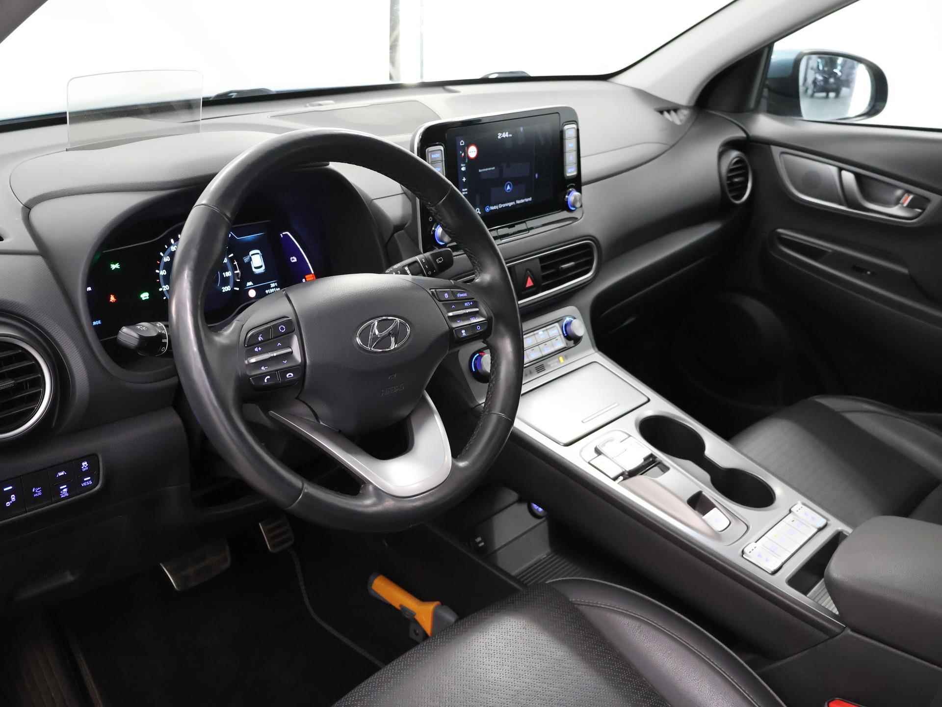 Hyundai Kona EV Premium 64 kWh | Schuif/Kantel dak | Navigatie | Camera | Stoelverwarming/Koeling | HUD | Lederen bekleding | Ele. verstelbare stoelen | Apple CarPlay | Krell Audio | - 8/48