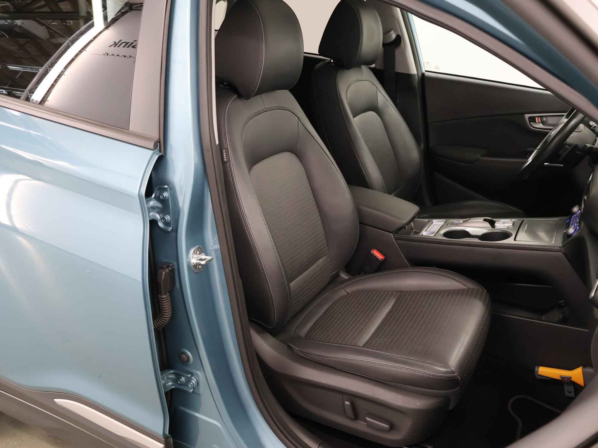 Hyundai Kona EV Premium 64 kWh | Schuif/Kantel dak | Navigatie | Camera | Stoelverwarming/Koeling | HUD | Lederen bekleding | Ele. verstelbare stoelen | Apple CarPlay | Krell Audio | - 11/48