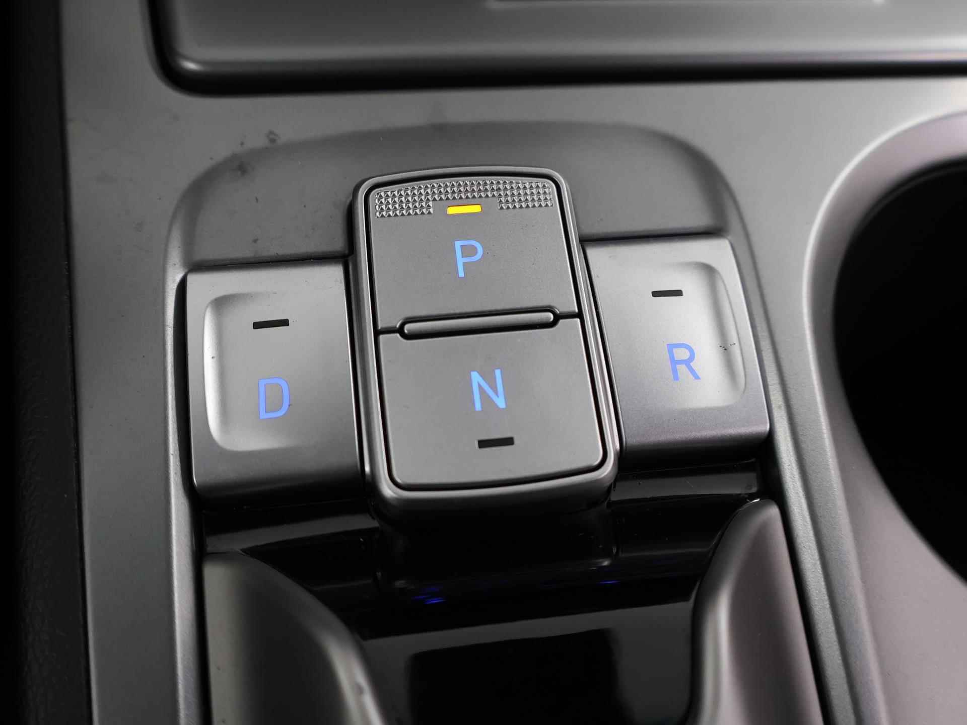 Hyundai Kona EV Premium 64 kWh | Schuif/Kantel dak | Navigatie | Camera | Stoelverwarming/Koeling | HUD | Lederen bekleding | Ele. verstelbare stoelen | Apple CarPlay | Krell Audio | - 30/48