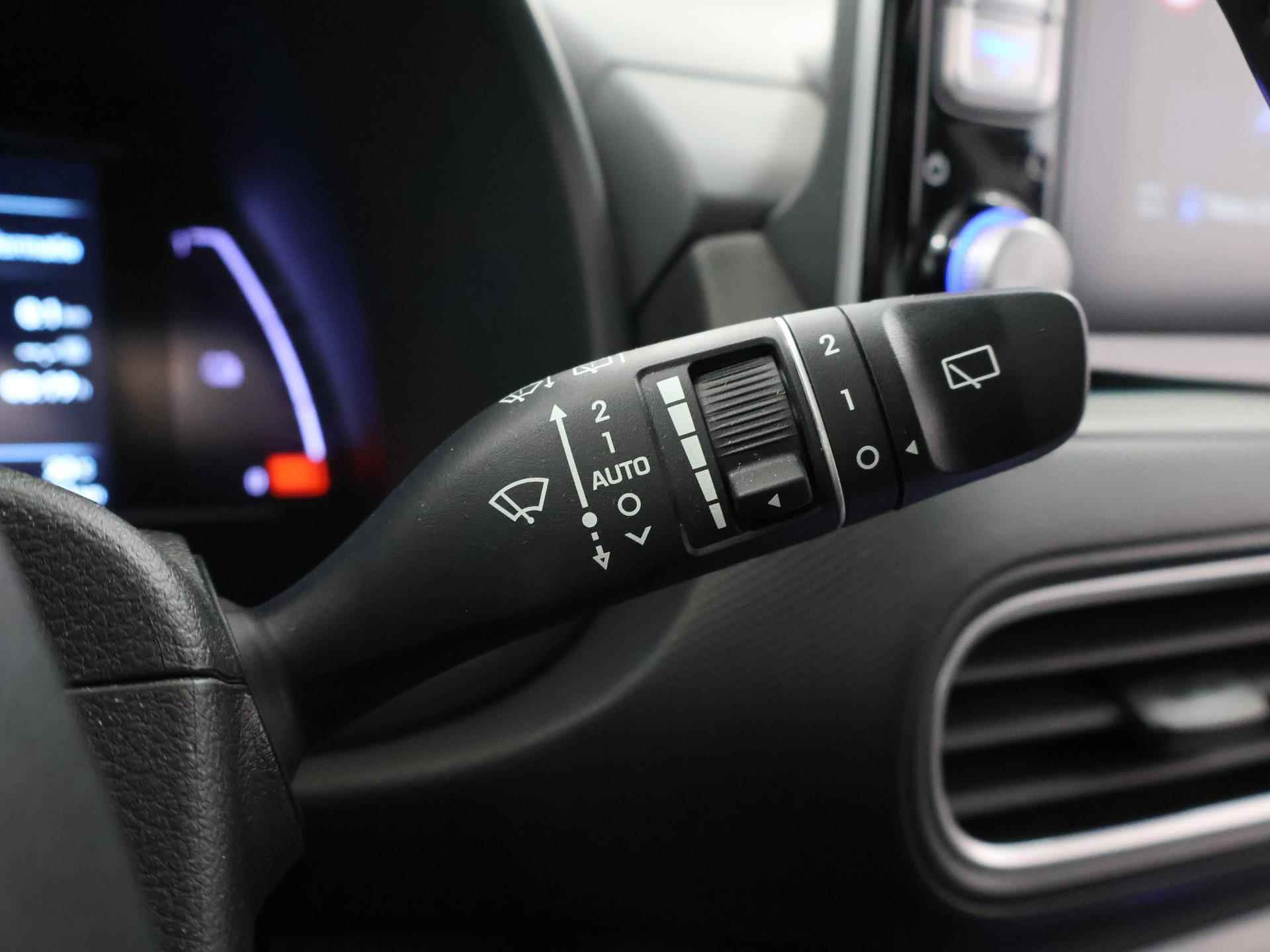 Hyundai Kona EV Premium 64 kWh | Schuif/Kantel dak | Navigatie | Camera | Stoelverwarming/Koeling | HUD | Lederen bekleding | Ele. verstelbare stoelen | Apple CarPlay | Krell Audio | - 35/48