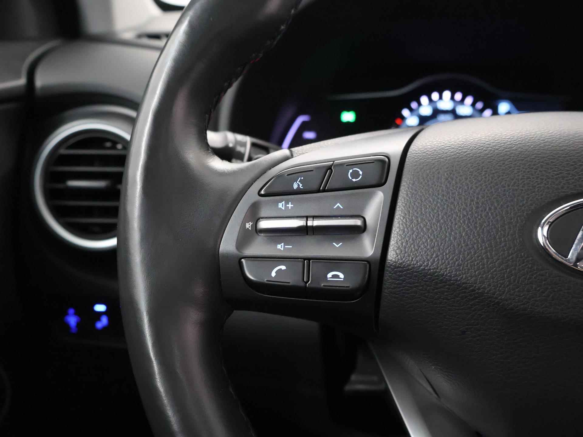 Hyundai Kona EV Premium 64 kWh | Schuif/Kantel dak | Navigatie | Camera | Stoelverwarming/Koeling | HUD | Lederen bekleding | Ele. verstelbare stoelen | Apple CarPlay | Krell Audio | - 36/48
