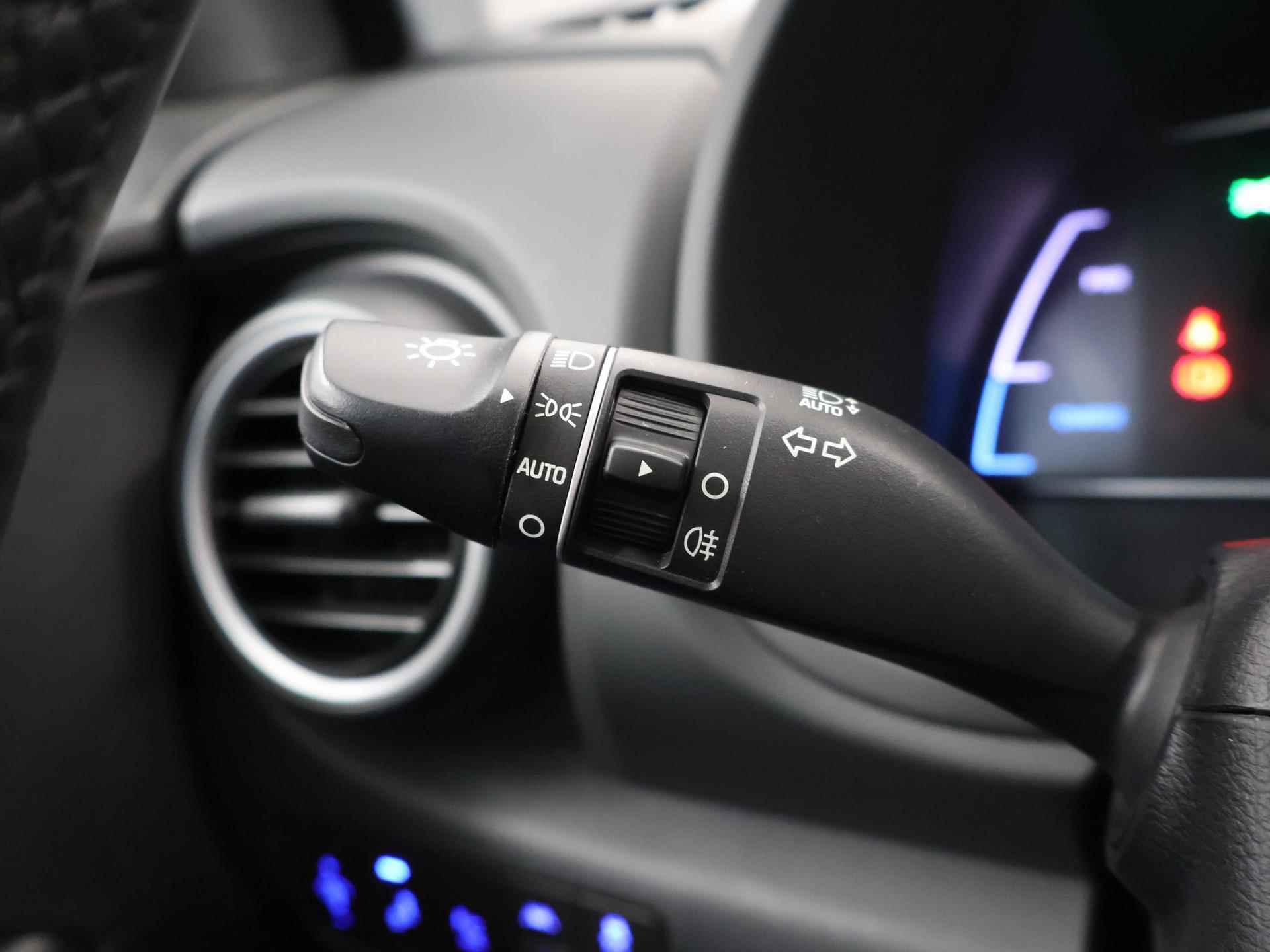Hyundai Kona EV Premium 64 kWh | Schuif/Kantel dak | Navigatie | Camera | Stoelverwarming/Koeling | HUD | Lederen bekleding | Ele. verstelbare stoelen | Apple CarPlay | Krell Audio | - 37/48