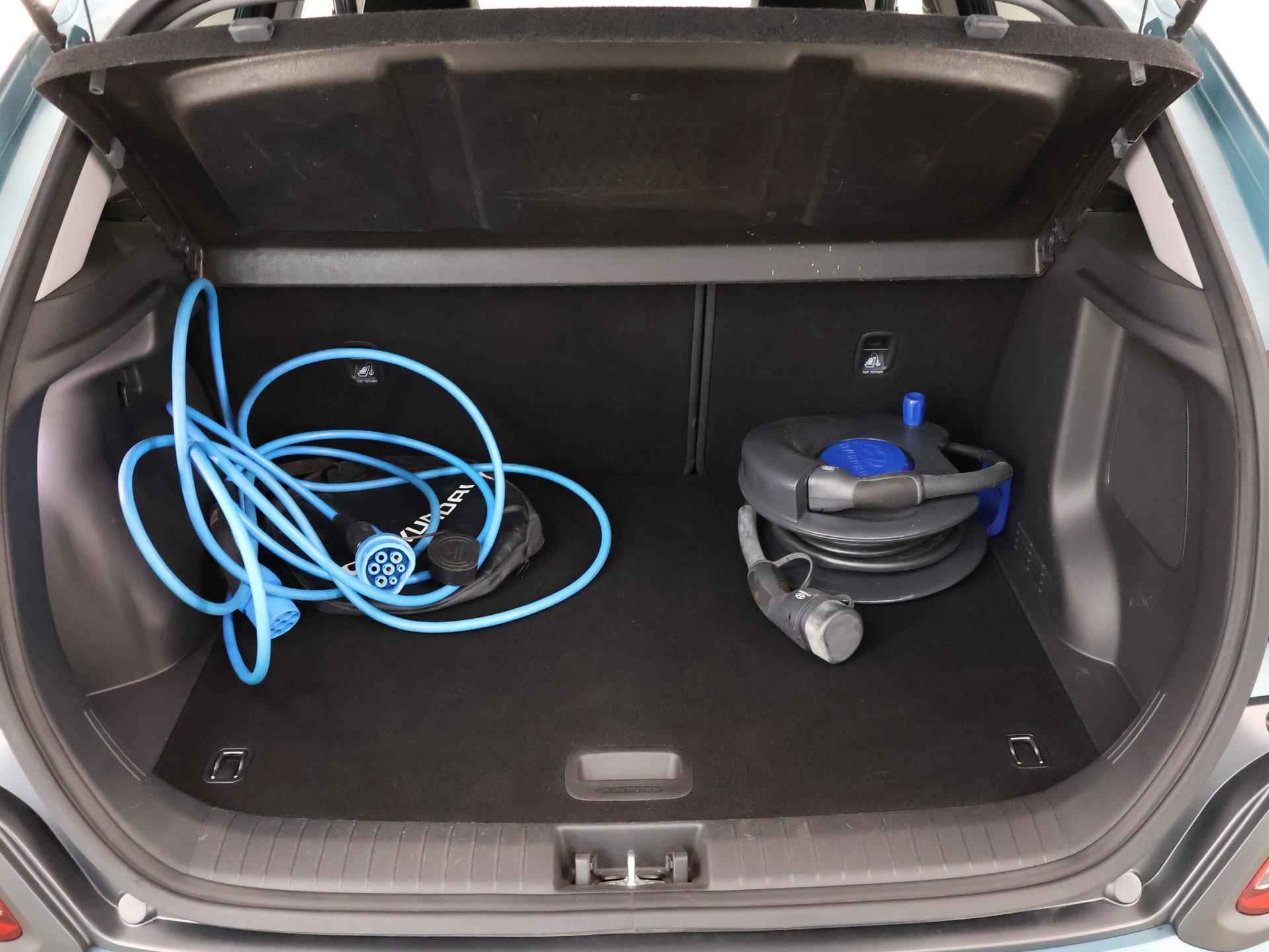 Hyundai Kona EV Premium 64 kWh | Schuif/Kantel dak | Navigatie | Camera | Stoelverwarming/Koeling | HUD | Lederen bekleding | Ele. verstelbare stoelen | Apple CarPlay | Krell Audio | - 42/48