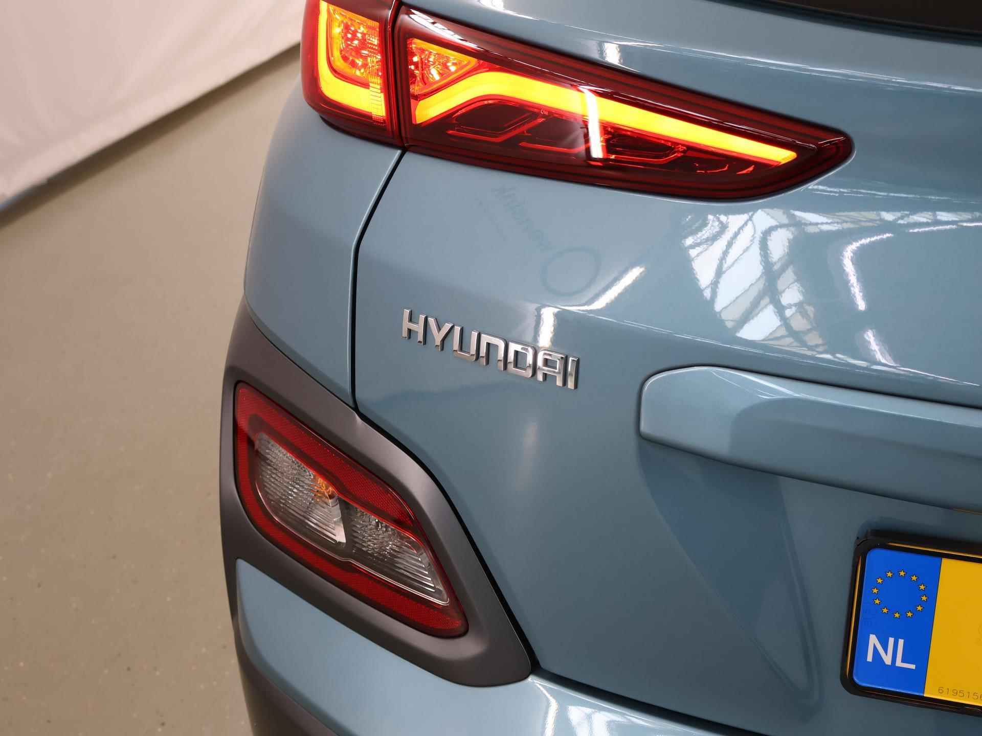 Hyundai Kona EV Premium 64 kWh | Schuif/Kantel dak | Navigatie | Camera | Stoelverwarming/Koeling | HUD | Lederen bekleding | Ele. verstelbare stoelen | Apple CarPlay | Krell Audio | - 45/48