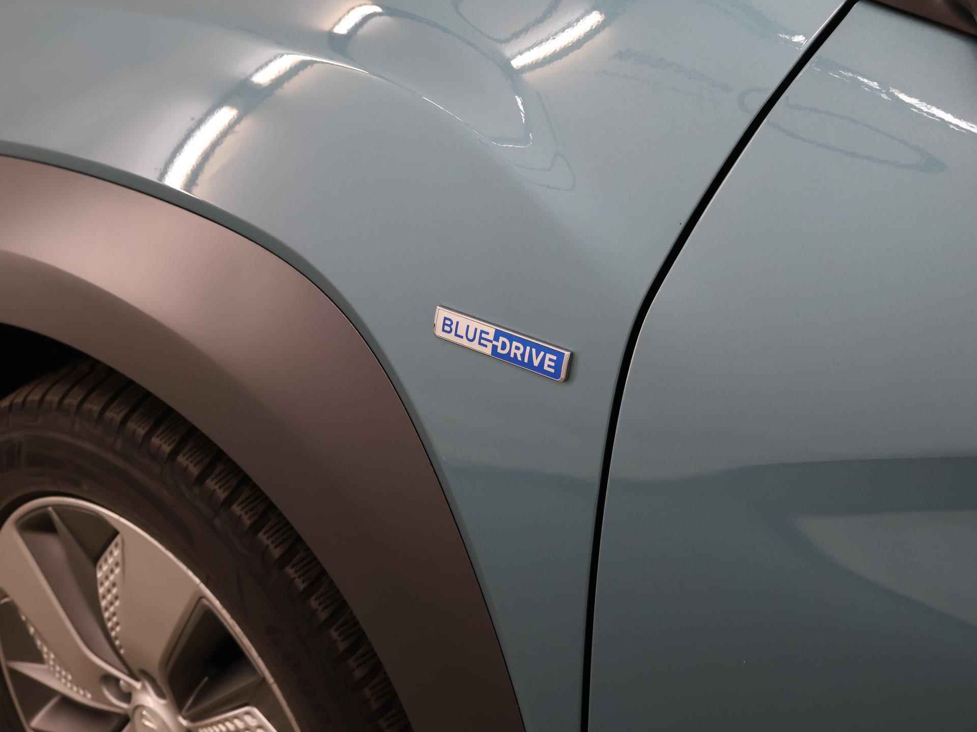 Hyundai Kona EV Premium 64 kWh | Schuif/Kantel dak | Navigatie | Camera | Stoelverwarming/Koeling | HUD | Lederen bekleding | Ele. verstelbare stoelen | Apple CarPlay | Krell Audio | - 46/48