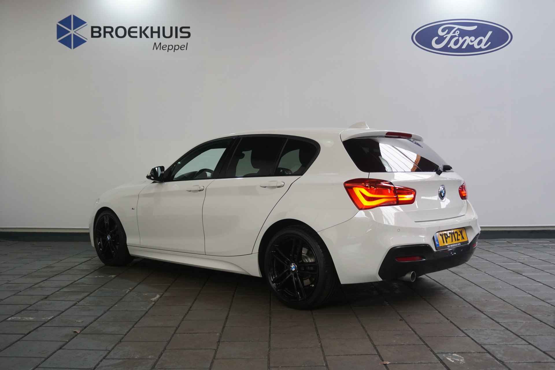 BMW 1-serie 118i Executive | Automaat | M-Sport | Sportstoelen | Leder | 2-Zone Clima | Hifi | LED - 4/44