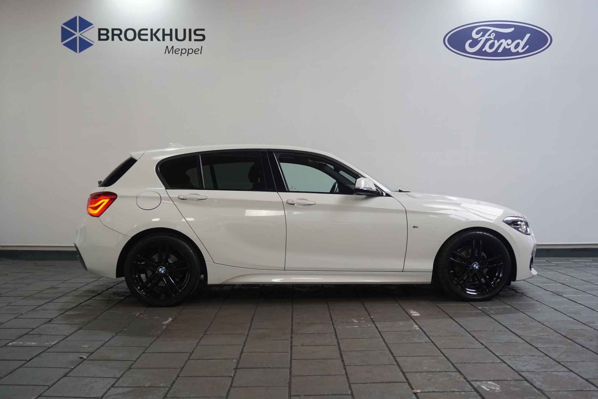 BMW 1-serie 118i Executive | Automaat | M-Sport | Sportstoelen | Leder | 2-Zone Clima | Hifi | LED - 6/44