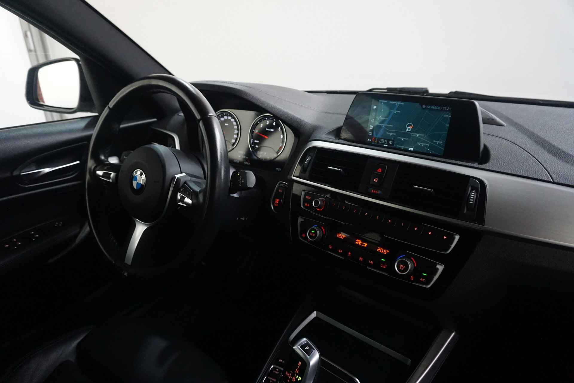 BMW 1-serie 118i Executive | Automaat | M-Sport | Sportstoelen | Leder | 2-Zone Clima | Hifi | LED - 9/44