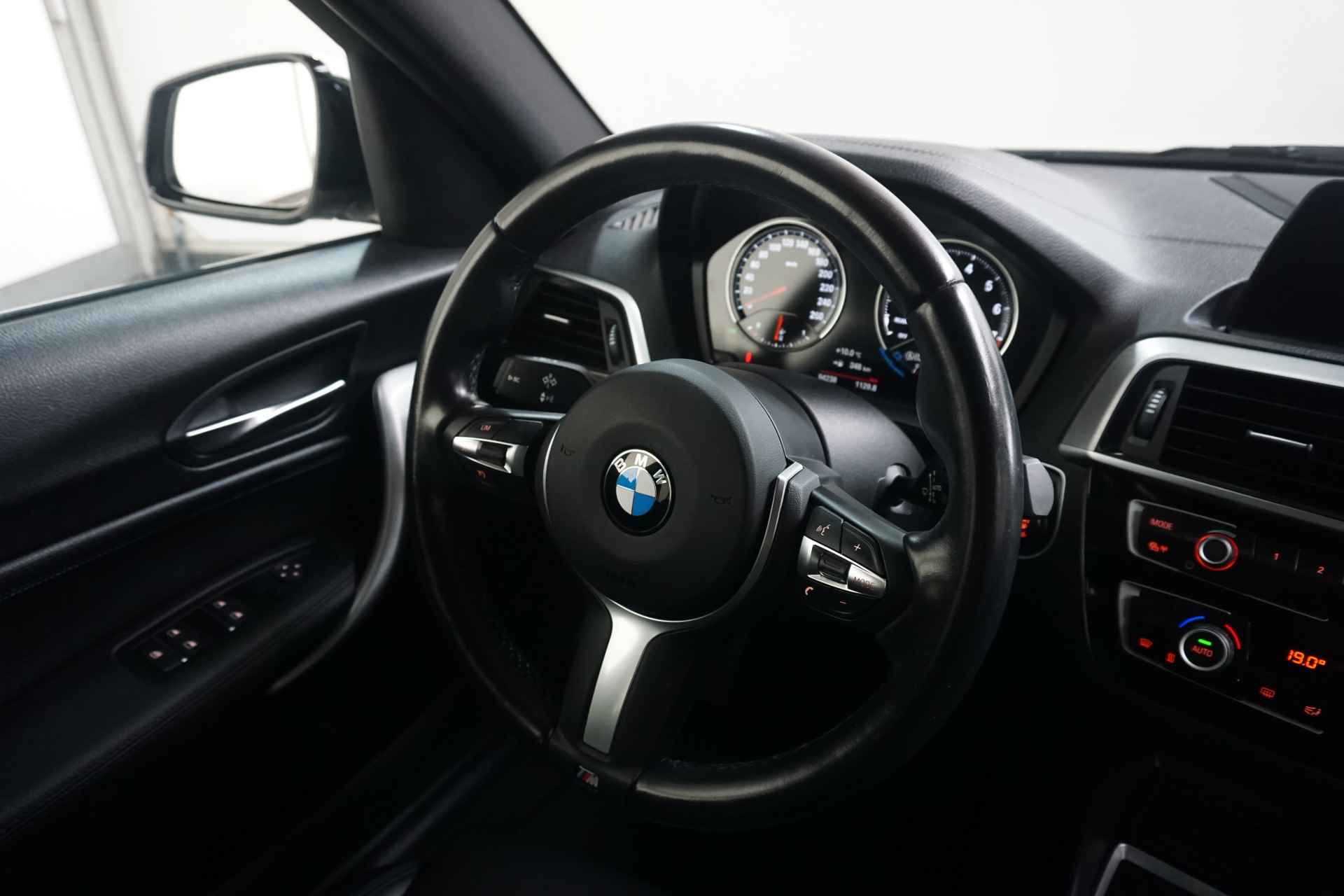 BMW 1-serie 118i Executive | Automaat | M-Sport | Sportstoelen | Leder | 2-Zone Clima | Hifi | LED - 10/44