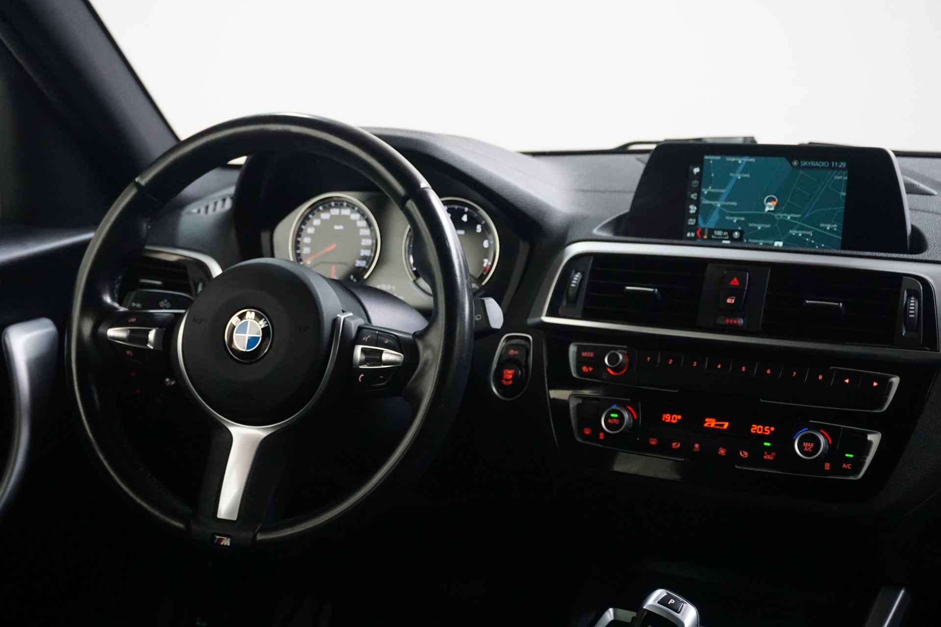 BMW 1-serie 118i Executive | Automaat | M-Sport | Sportstoelen | Leder | 2-Zone Clima | Hifi | LED - 40/44