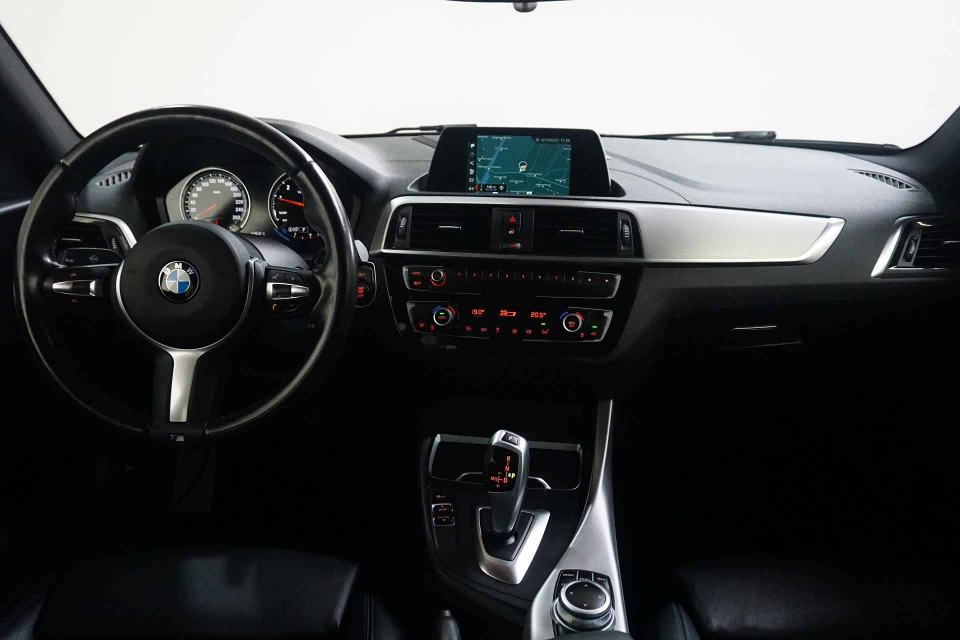 BMW 1-serie 118i Executive | Automaat | M-Sport | Sportstoelen | Leder | 2-Zone Clima | Hifi | LED - 41/44