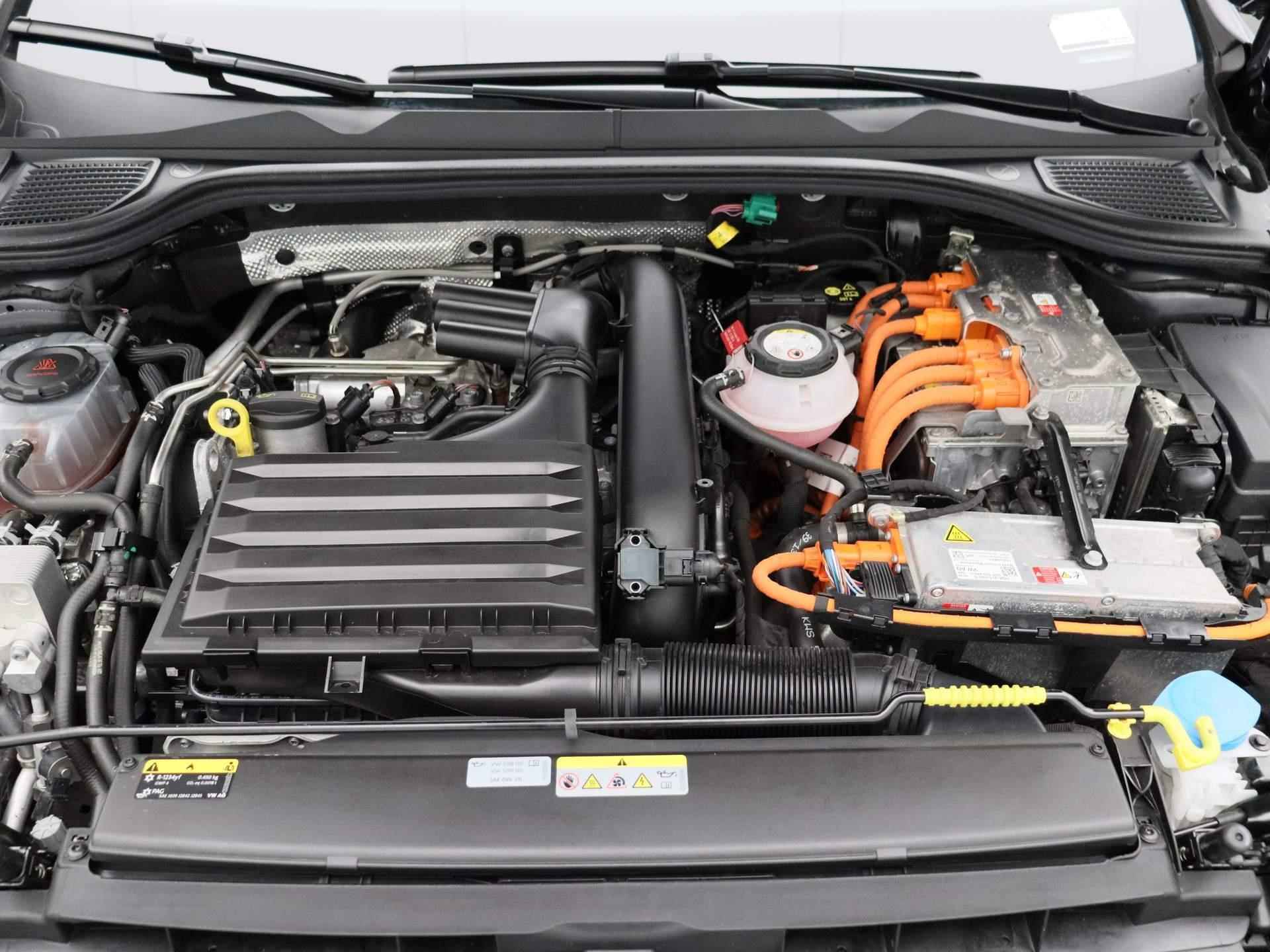 Volkswagen Golf 1.4 eHybrid GTE 245 PK | Automaat | Navigatie | Adaptive Cruise Control | Climate Control | Stoelverwarming | Parkeersensoren | Virtual Cockpit | Rijprofielen | LED | Lichtmetalen velgen | - 40/43