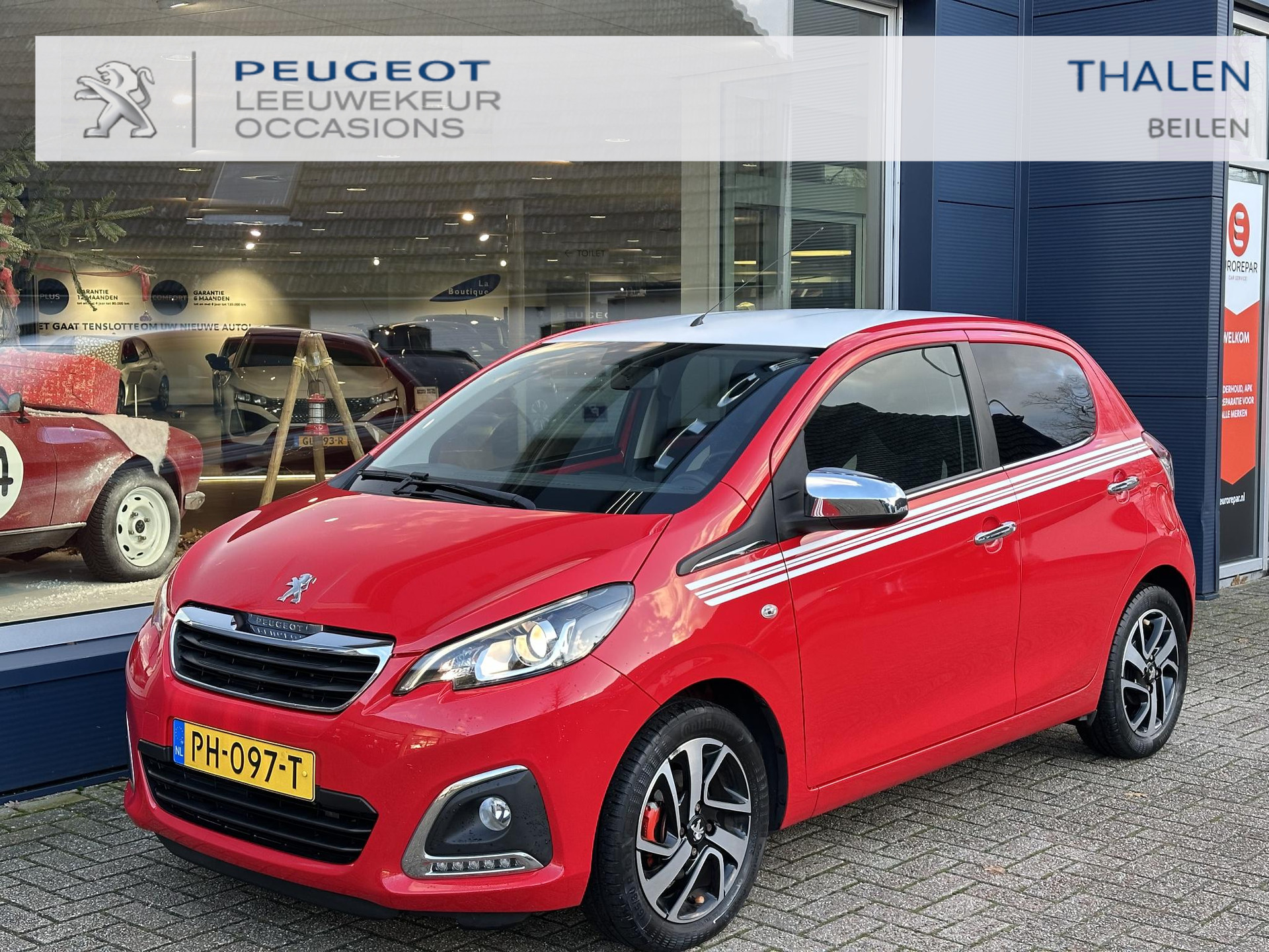 Peugeot 108 1.0 e-VTi Collection | Meest Complete Uitvoering | Wit Dak | Climate Control | Lichtmetalen Velgen | Achteruitrijcamera | 5-Deurs | Privacy Glas | Mistlampen | LED Dagrijdverlichting | Radio - Aux - USB - Bluetooth |