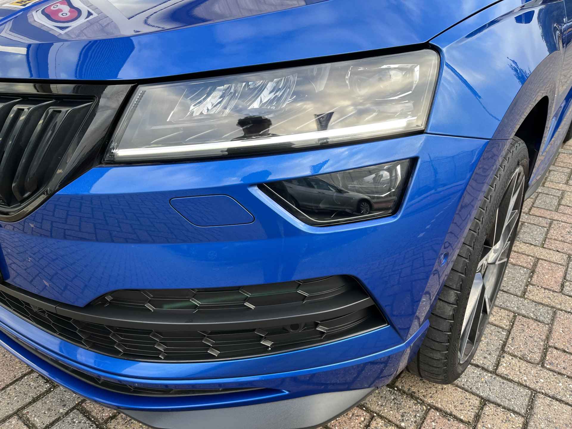 Škoda Karoq 1.5 TSI ACT Sportline Business / AUTOMAAT/ TREKHAAK/ PANO/ DCC/ CANTON AUDIO/ CAMERA/ PARK. SENSOREN/ LED/ DODE HOEK/ KEYLESS/ VIRTUAL COCKPIT/ STOEL VERWARM./ ADAPT. CRUISE/ APP CONNECT/ NAVI/ CLIMA/ DAB/ - 45/47