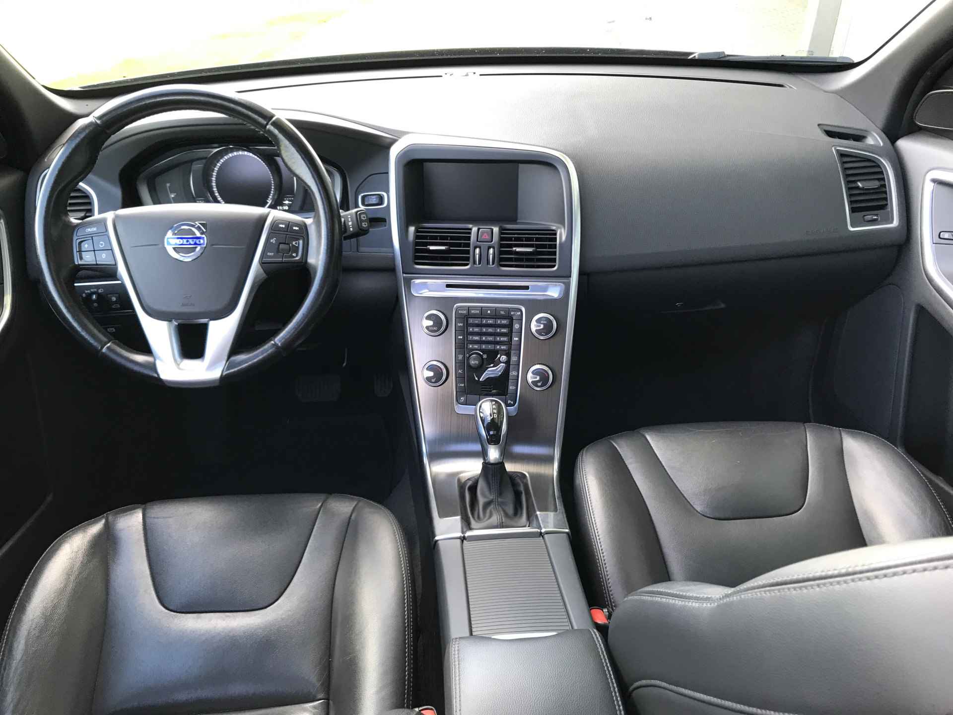 Volvo XC60 2.0 T5 FWD Summum Luxury Line Automaat | Rijklaar incl garantie | Panoramadak Trekhaak Xenon - 10/36