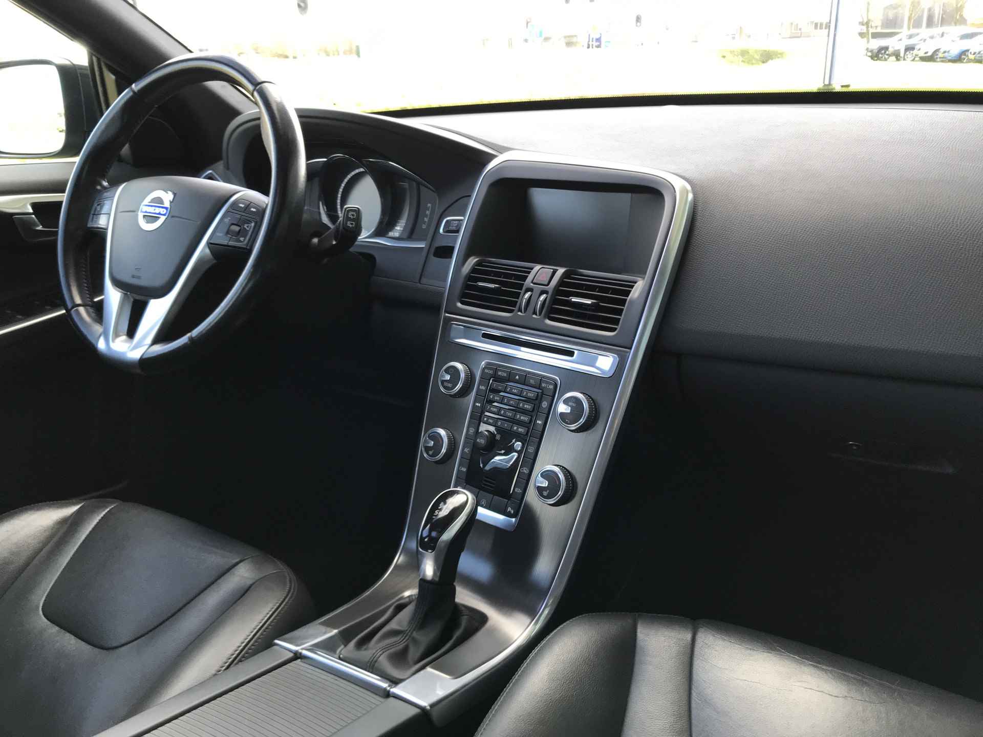 Volvo XC60 2.0 T5 FWD Summum Luxury Line Automaat | Rijklaar incl garantie | Panoramadak Trekhaak Xenon - 11/36