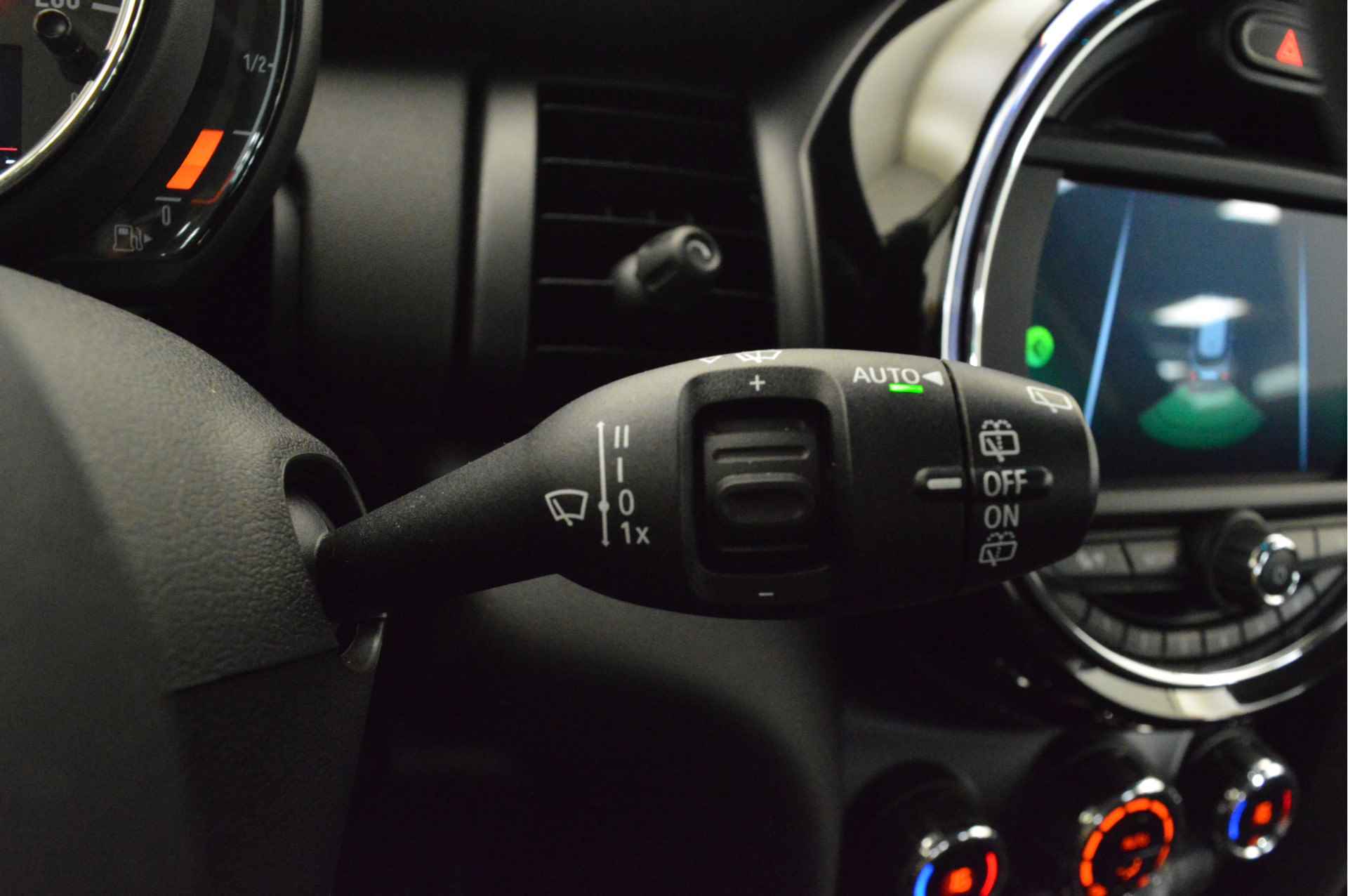 MINI Hatchback One Pepper Automaat / Comfort Access / PDC achter / Cruise Control / LED / Navigatie / Airconditioning - 10/18