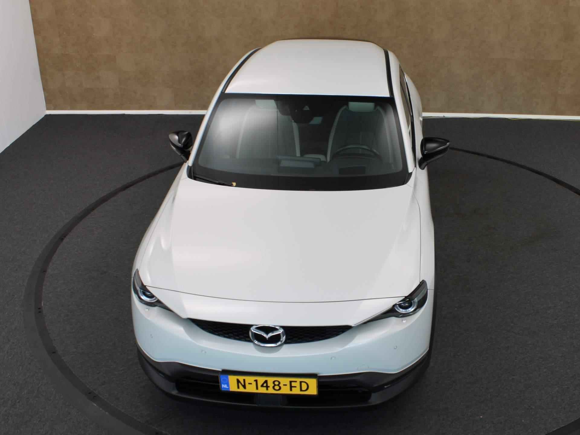 Mazda MX-30 e-SkyActiv 145 First Edition 36 kWh  - NAVIGATIE - ELEKTRISCH VERSTELBARE BESTUURDERSSTOEL - HALF LEDEREN BEKLEDING - 18 INCH LICHT METALEN VELGEN - DODEHOEK DETECTIE - STUUR/ STOELVERWARMING - 13/38