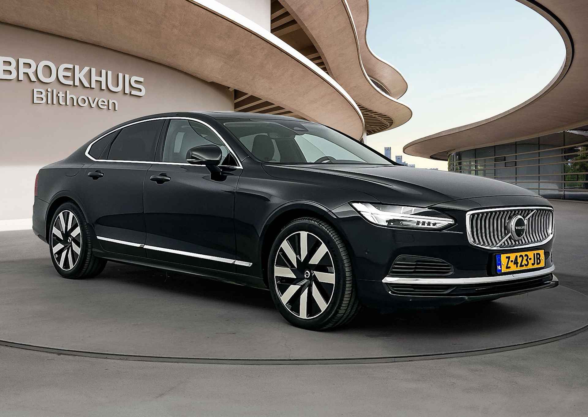 Volvo S90 T8 AWD Plus Bright | Panoramadak | Trekhaak | BLIS | PDC + Camera | Full Led | Extra getint glas achter | Volvo Guard Alarm | - 3/31