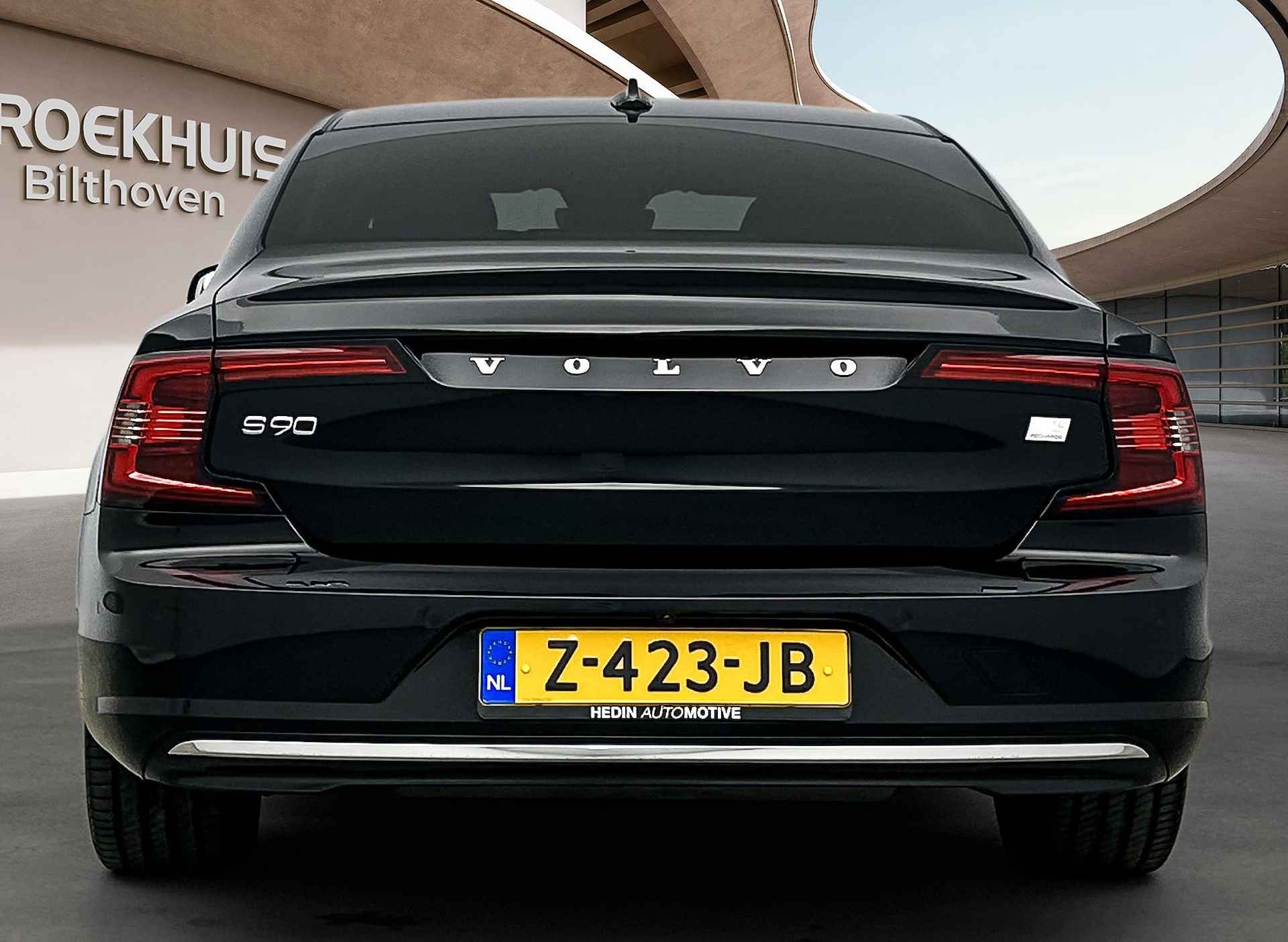 Volvo S90 T8 AWD Plus Bright | Panoramadak | Trekhaak | BLIS | PDC + Camera | Full Led | Extra getint glas achter | Volvo Guard Alarm | - 7/31