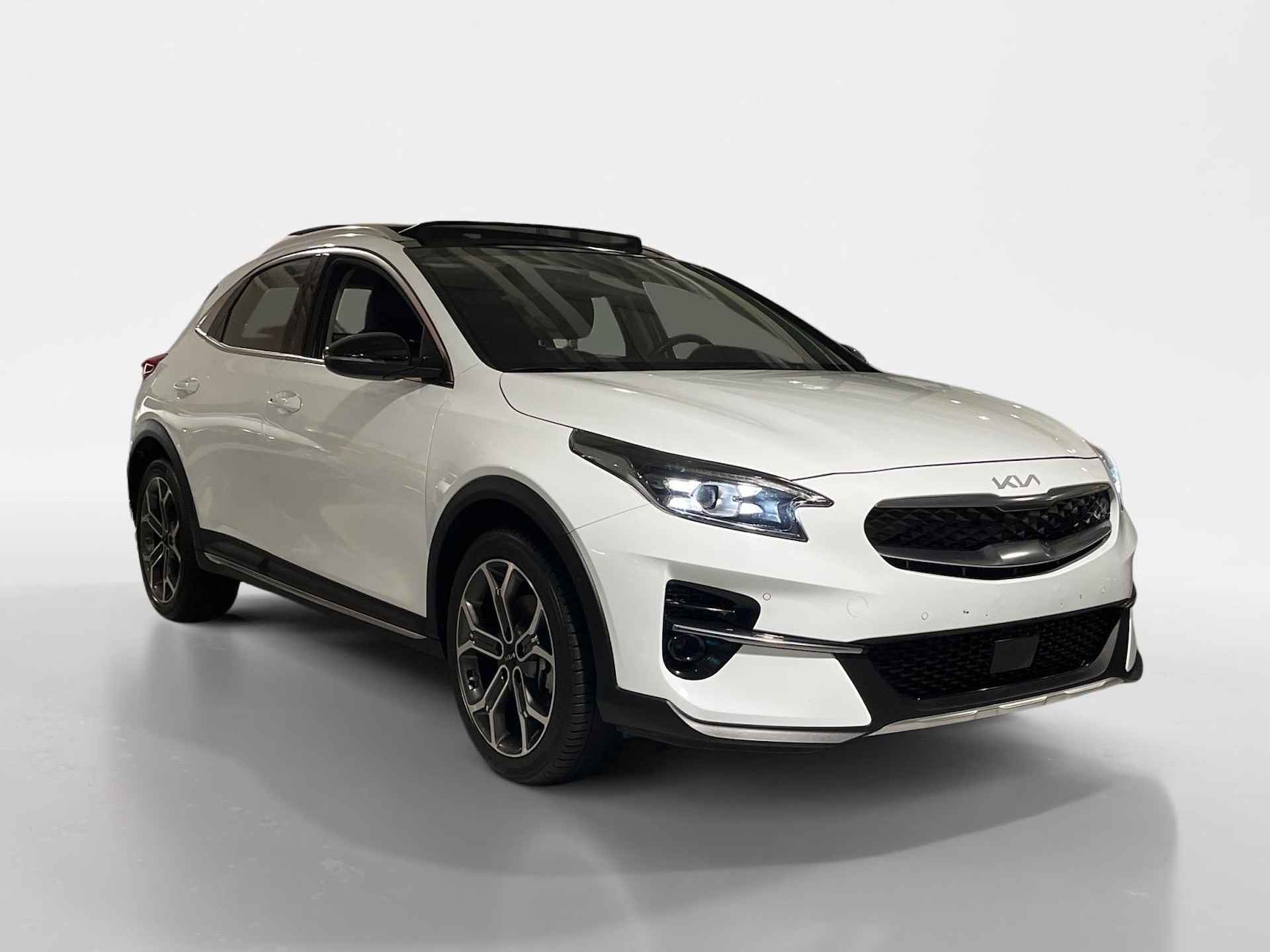 Kia XCeed 1.6 GDi PHEV Design Edition | Glazen schuif-/kanteldak | Stoel- en stuurverwarming | Elektrisch bedienbare achterklep | 18 inch LMV | Parkeersensoren voor- en achter | Dodehoekdetectie | Navi | Adaptive cruise control | Climate control - 4/30