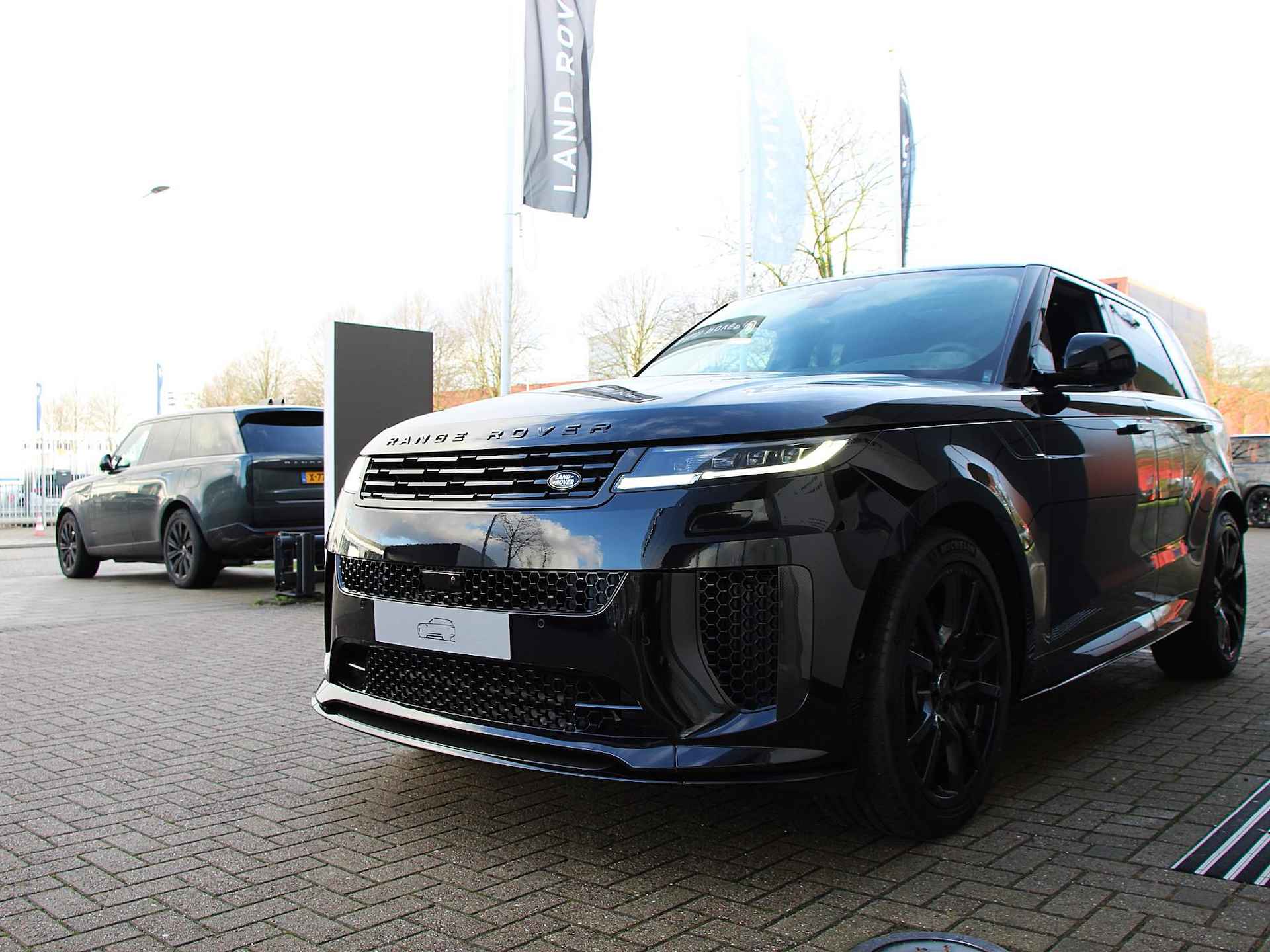 Land Rover Range Rover Sport 4.4 P635 SV Edition Two |Exposed Carbon | Ligurian Black | Body & Soul | *BESCHIKBAAR IN OVERLEG* - 4/39