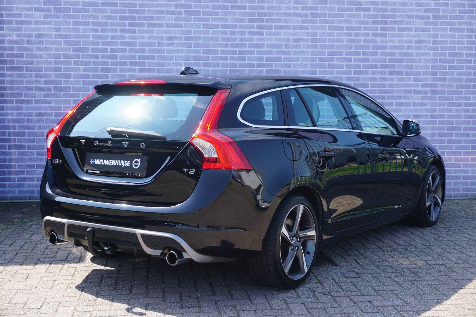 Volvo V60 1.6 T3 R-Design | afneembare Trekhaak | Navigatie | High Performance audio | Cruise control | 18" velgen | - 4/26