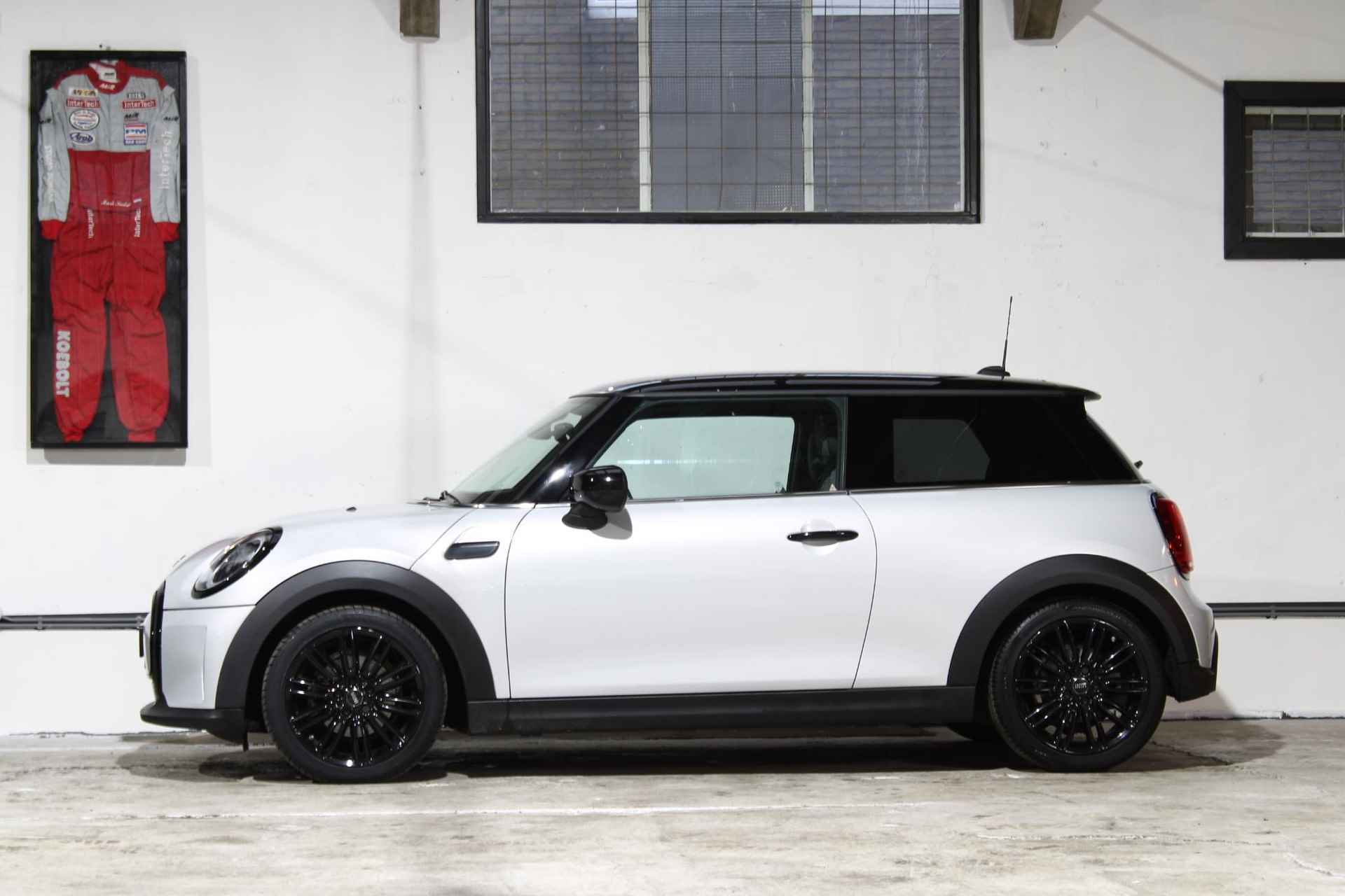 Mini Mini 1.5 Cooper Business Edition | LED | Stoelverwarming | Sportstoelen | Apple Carplay | Keyless | NL Auto | - 2/28