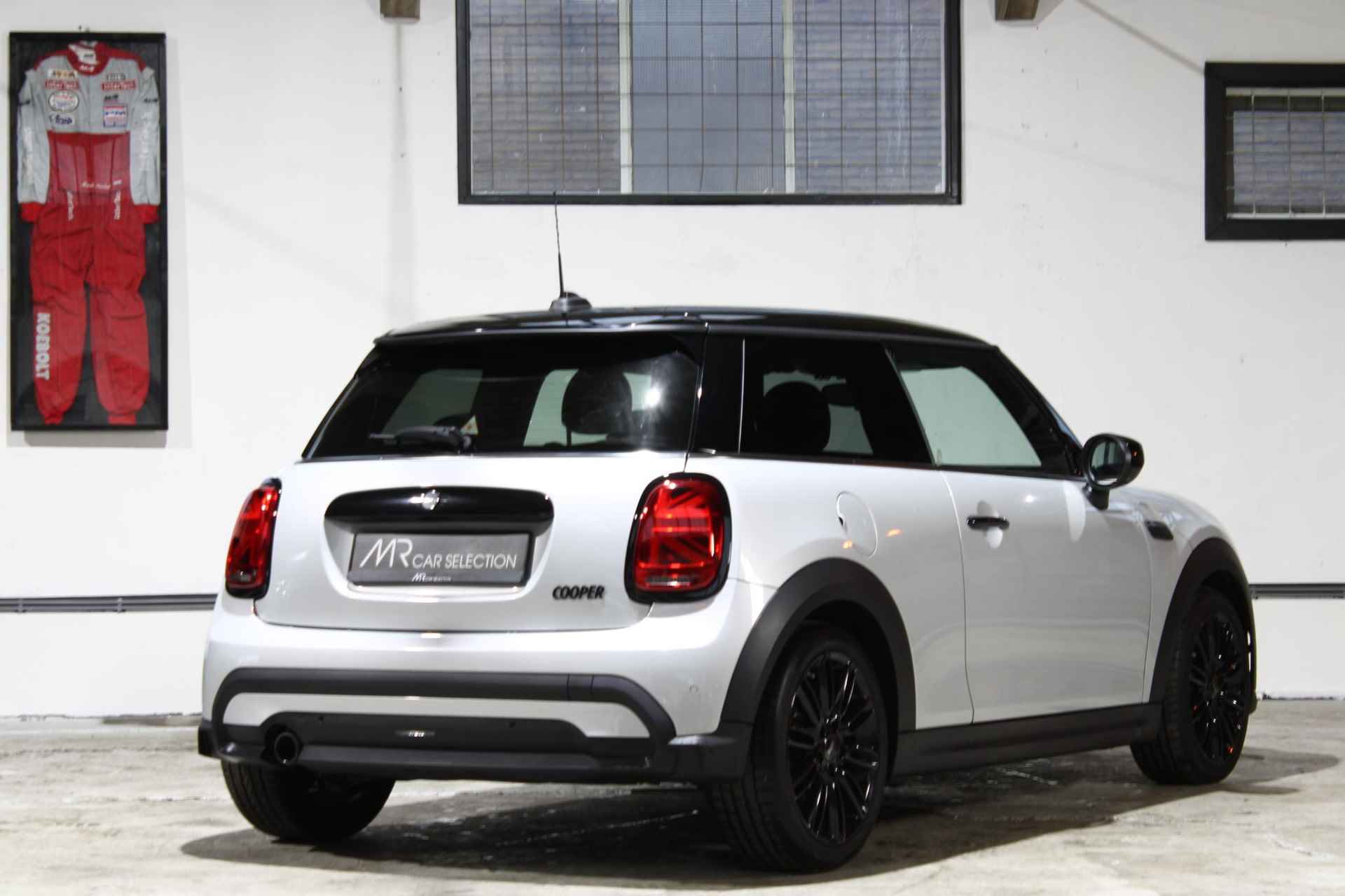 Mini Mini 1.5 Cooper Business Edition | LED | Stoelverwarming | Sportstoelen | Apple Carplay | Keyless | NL Auto | - 7/28