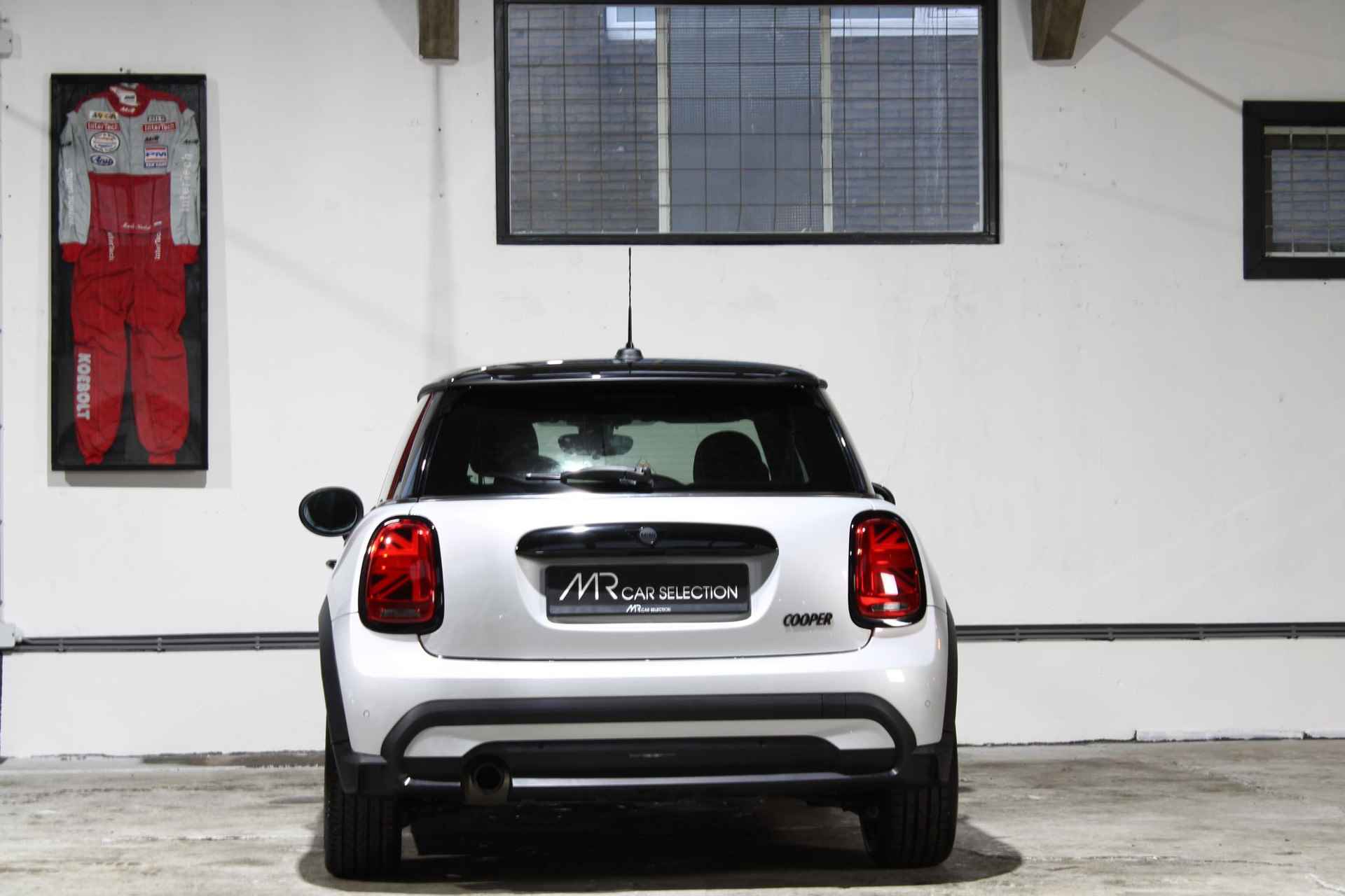 Mini Mini 1.5 Cooper Business Edition | LED | Stoelverwarming | Sportstoelen | Apple Carplay | Keyless | NL Auto | - 9/28