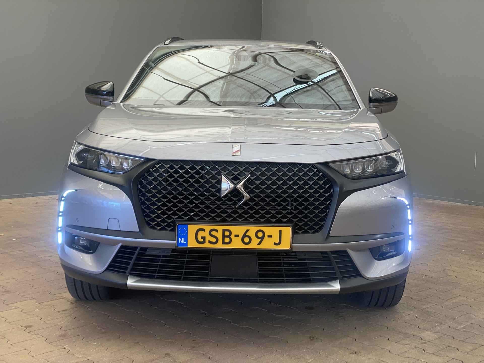 DS 7 Crossback E-Tense Performance Line 225PK Automaat | Camera | Leder/Alcantara | Keyless | LED | 18" Lichtmetaal | Parkeersensoren | Apple/Android Carplay | Clima | Cruise - 10/22