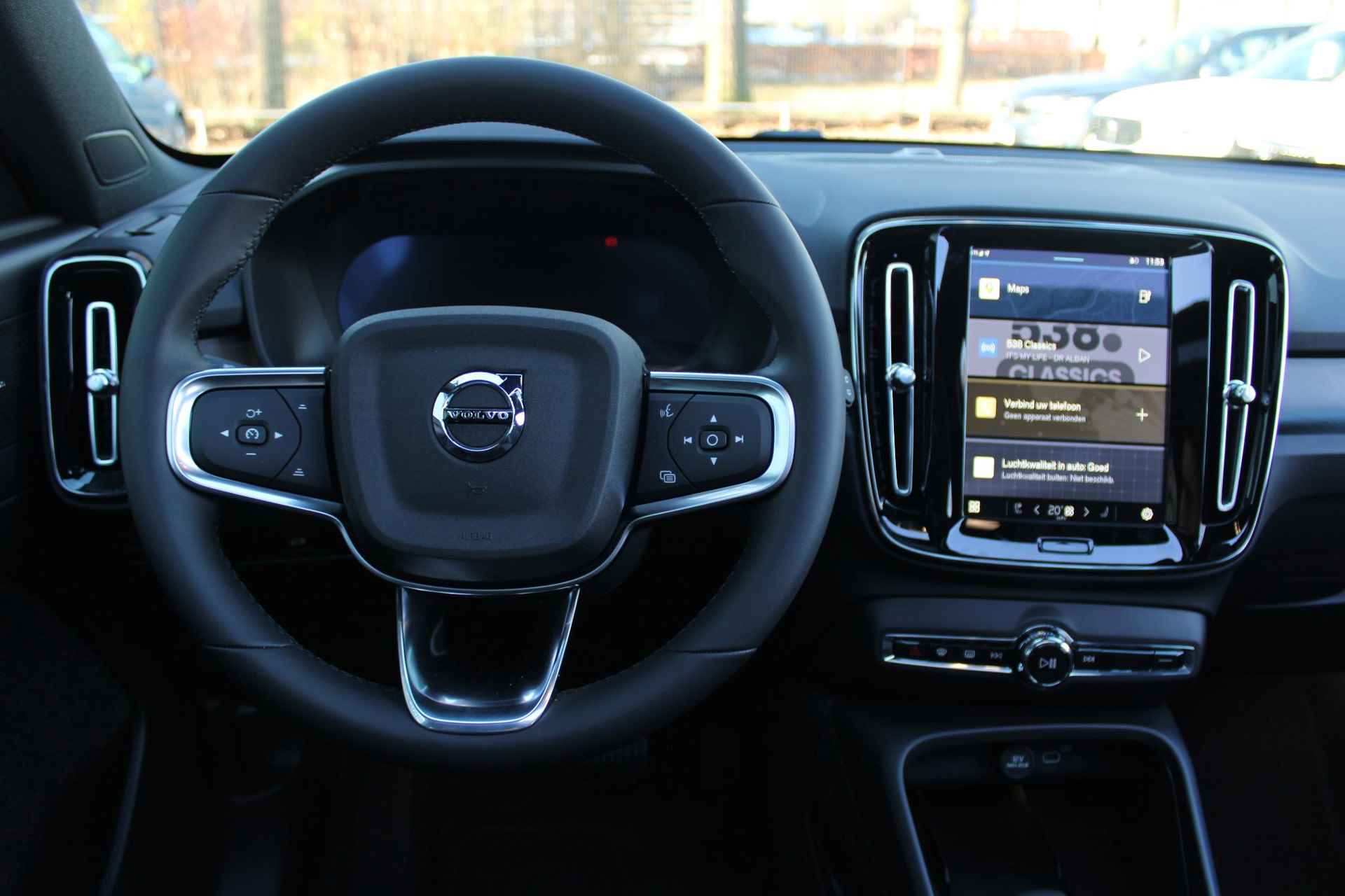 Volvo EX40 Single Motor Extended Range Ultra 82 kWh, Visual Park Assist incl. 360° Camera, Harman/Kardon Audiosysteem, Panoramisch Schuif-/Kanteldak, Extra Getint Glas Achter, Adaptieve Cruise Control Met Pilot Assist, Dodehoekdetectie (BLIS), 20" Lichtmetalen Velgen, Stoelverwarming, Stuurverwarming, Keyless Entry, Elektrische Achterklep, Parkeersensoren Voor & Achter - 12/30