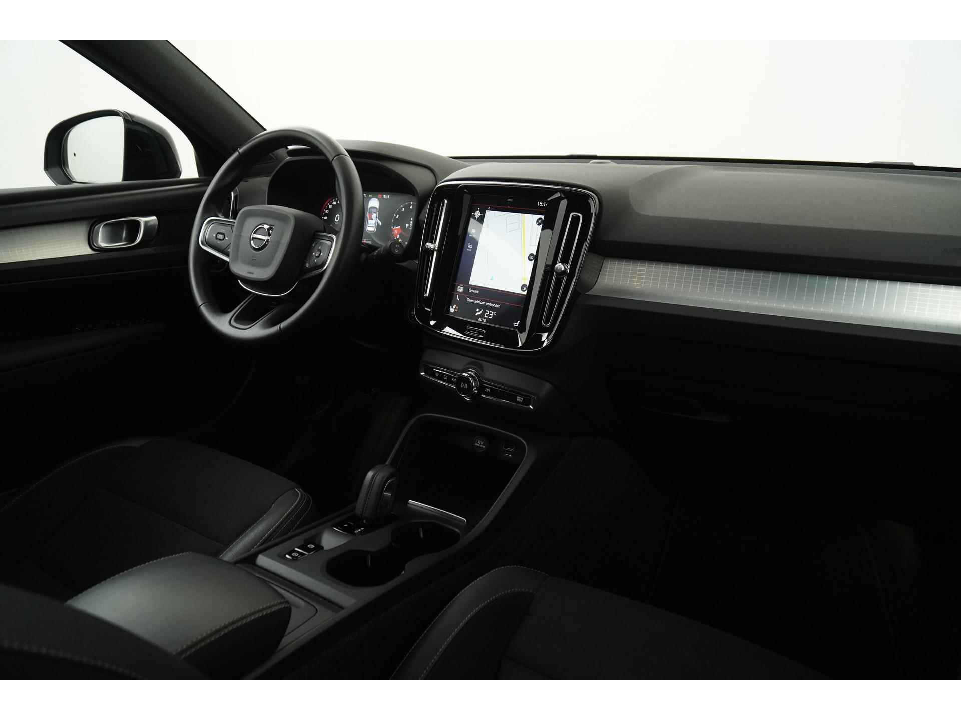 Volvo XC40 2.0 T4 Momentum Pro Automaat | Trekhaak | Panoramadak | Camera | Zondag Open! - 2/47