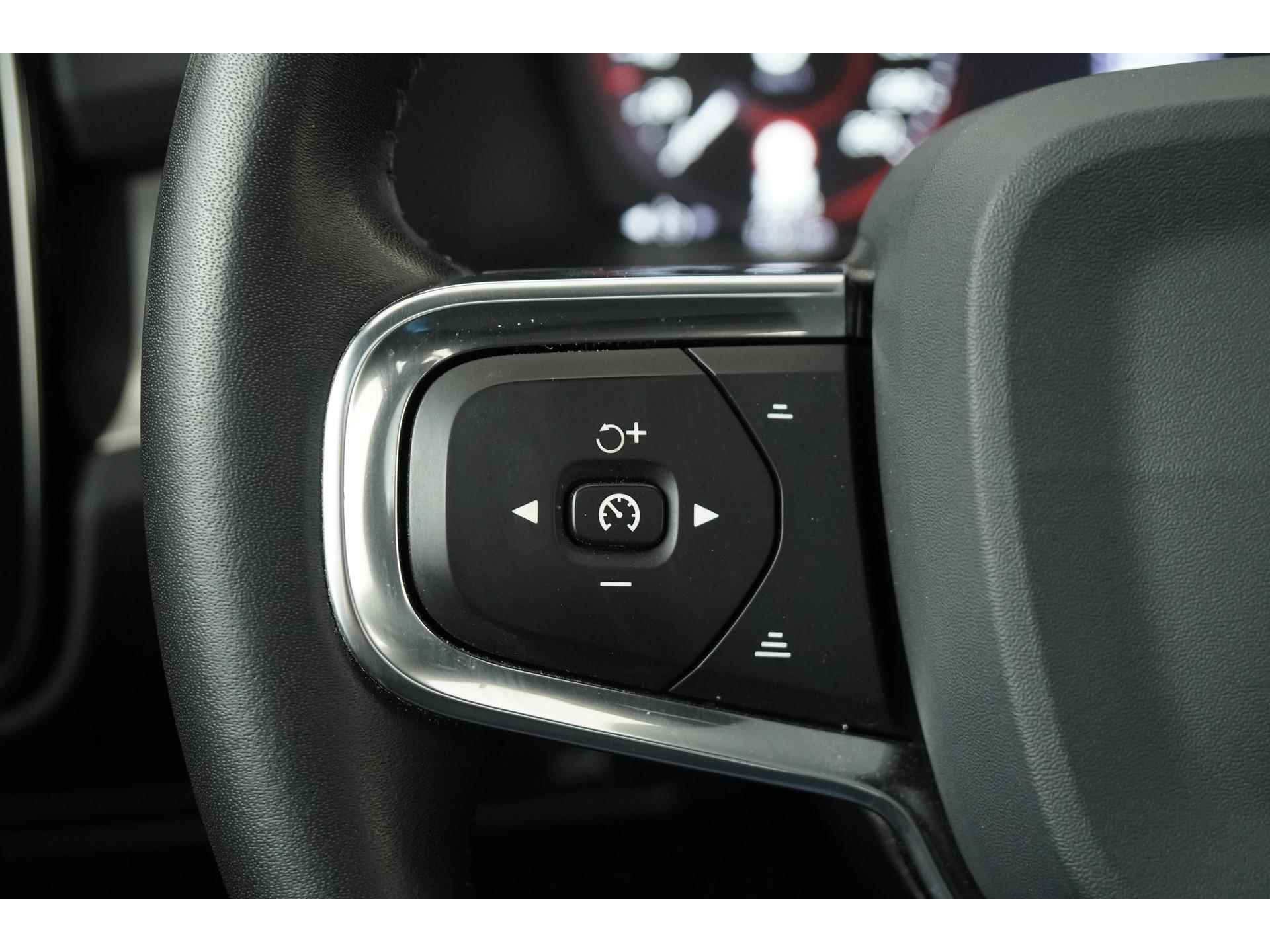 Volvo XC40 2.0 T4 Momentum Pro Automaat | Trekhaak | Panoramadak | Camera | Zondag Open! - 8/47