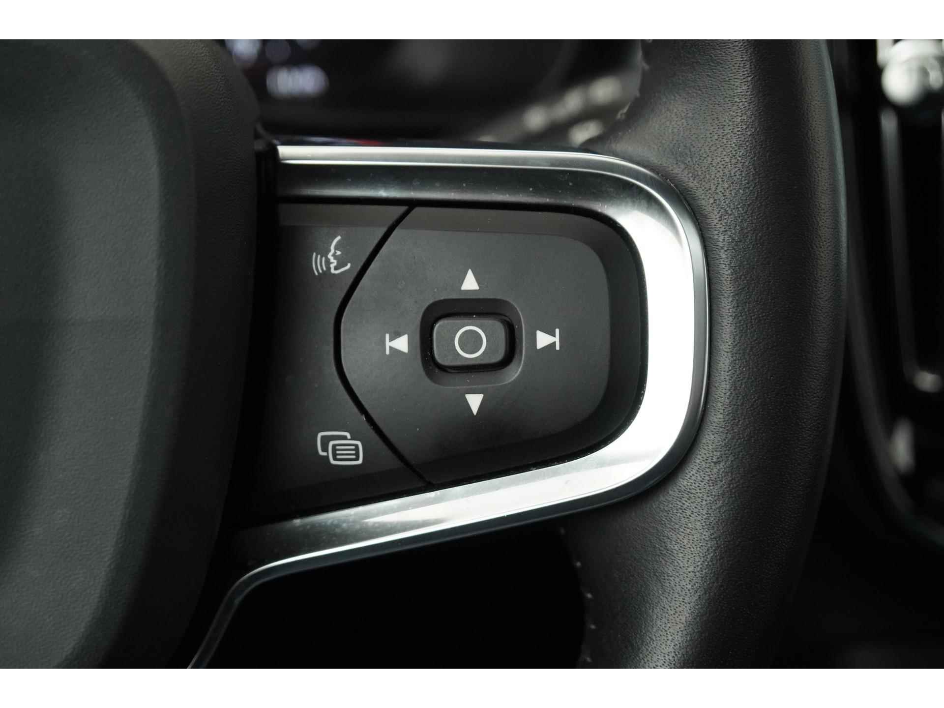 Volvo XC40 2.0 T4 Momentum Pro Automaat | Trekhaak | Panoramadak | Camera | Zondag Open! - 10/47
