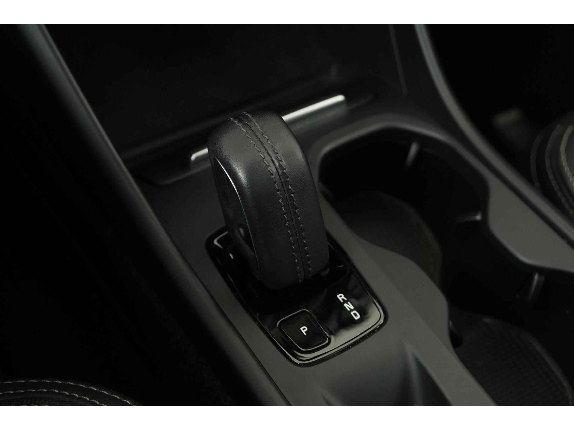 Volvo XC40 2.0 T4 Momentum Pro Automaat | Trekhaak | Panoramadak | Camera | Zondag Open! - 12/47