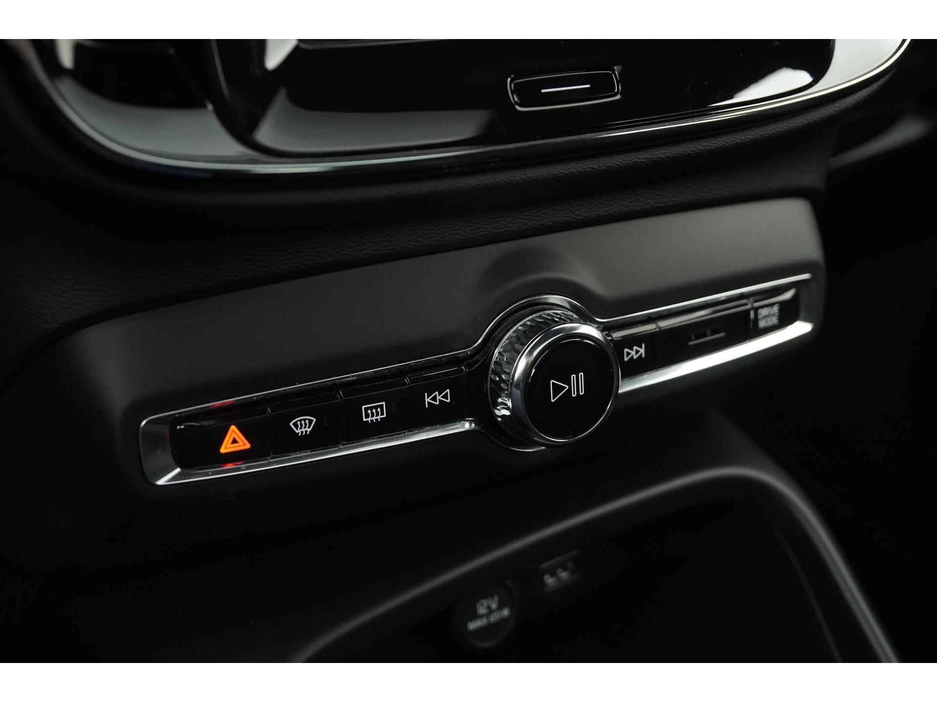 Volvo XC40 2.0 T4 Momentum Pro Automaat | Trekhaak | Panoramadak | Camera | Zondag Open! - 13/47