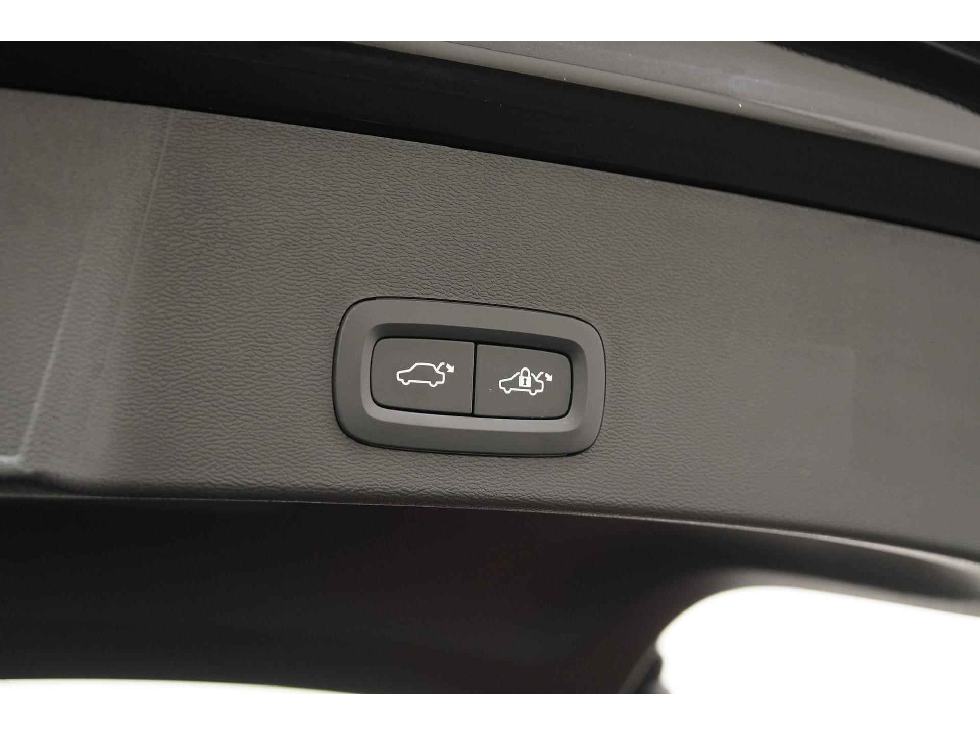 Volvo XC40 2.0 T4 Momentum Pro Automaat | Trekhaak | Panoramadak | Camera | Zondag Open! - 27/47