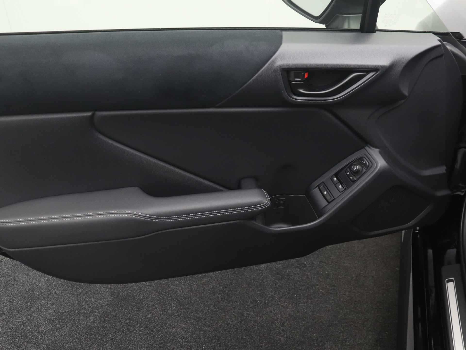 Toyota GR86 2.4 Premium Automaat | NL-Auto | Apple Carplay / Android Auto | Sportauto van het jaar | - 30/49