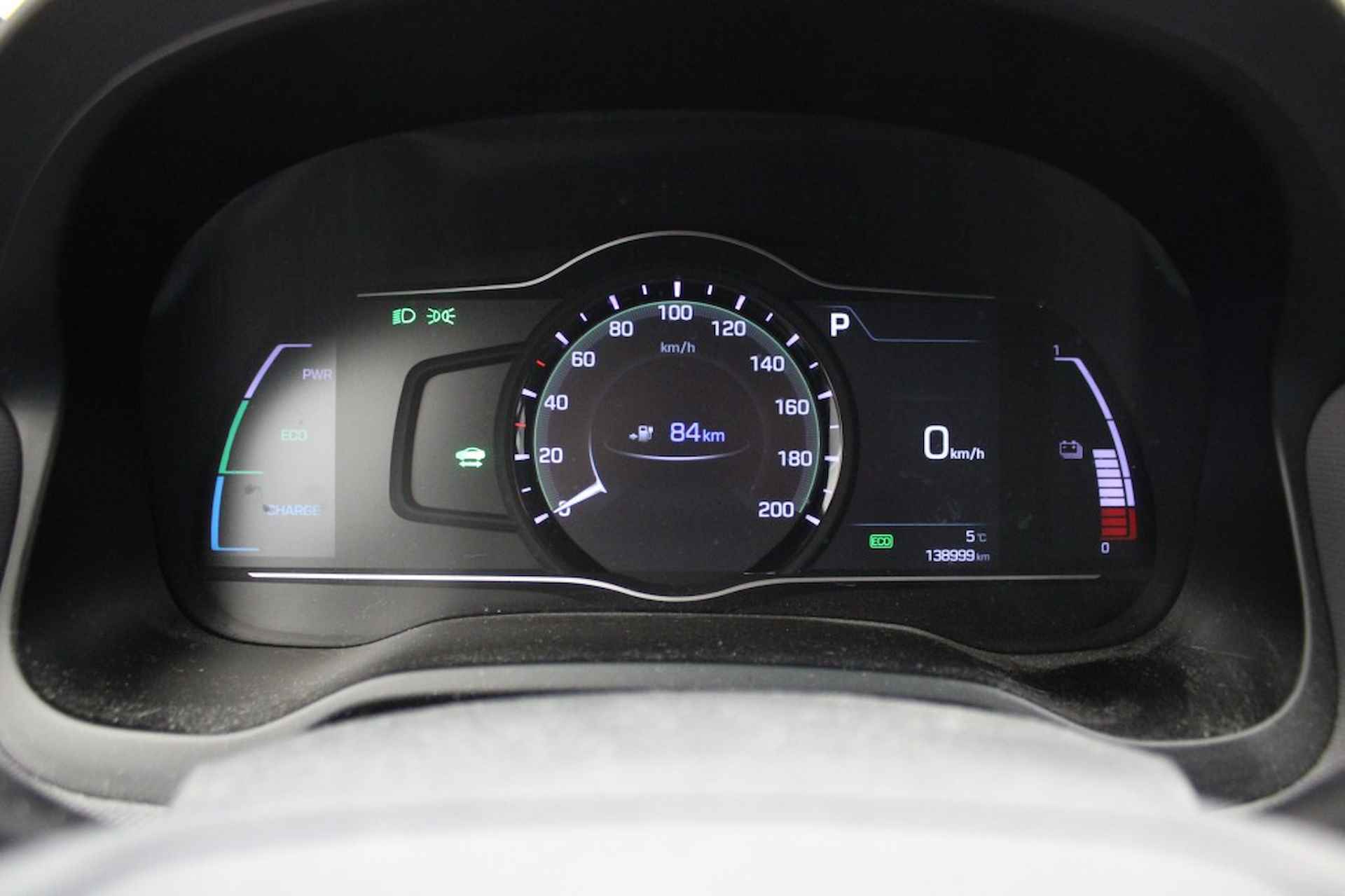 HYUNDAI Ioniq Comfort EV 38 kWh - Carplay, Camera - 18/26