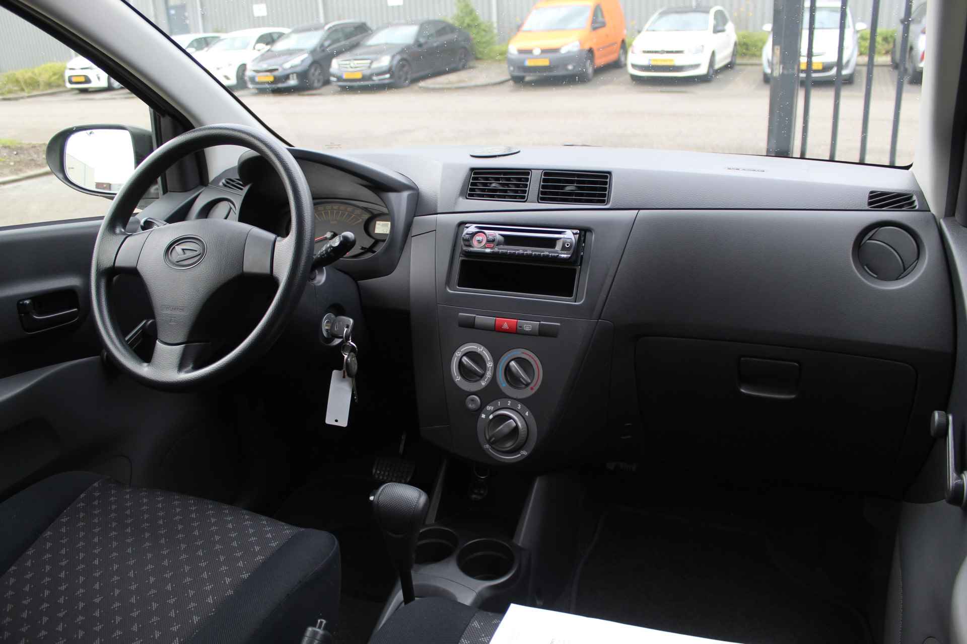 Daihatsu Cuore 1.0 Trend Automaat Verschuifbare achterbank/Airco/Origineel NL/Dealer Onderhouden/Eerste Eigenaar/Slechts 53.000KM!!! - 2/18