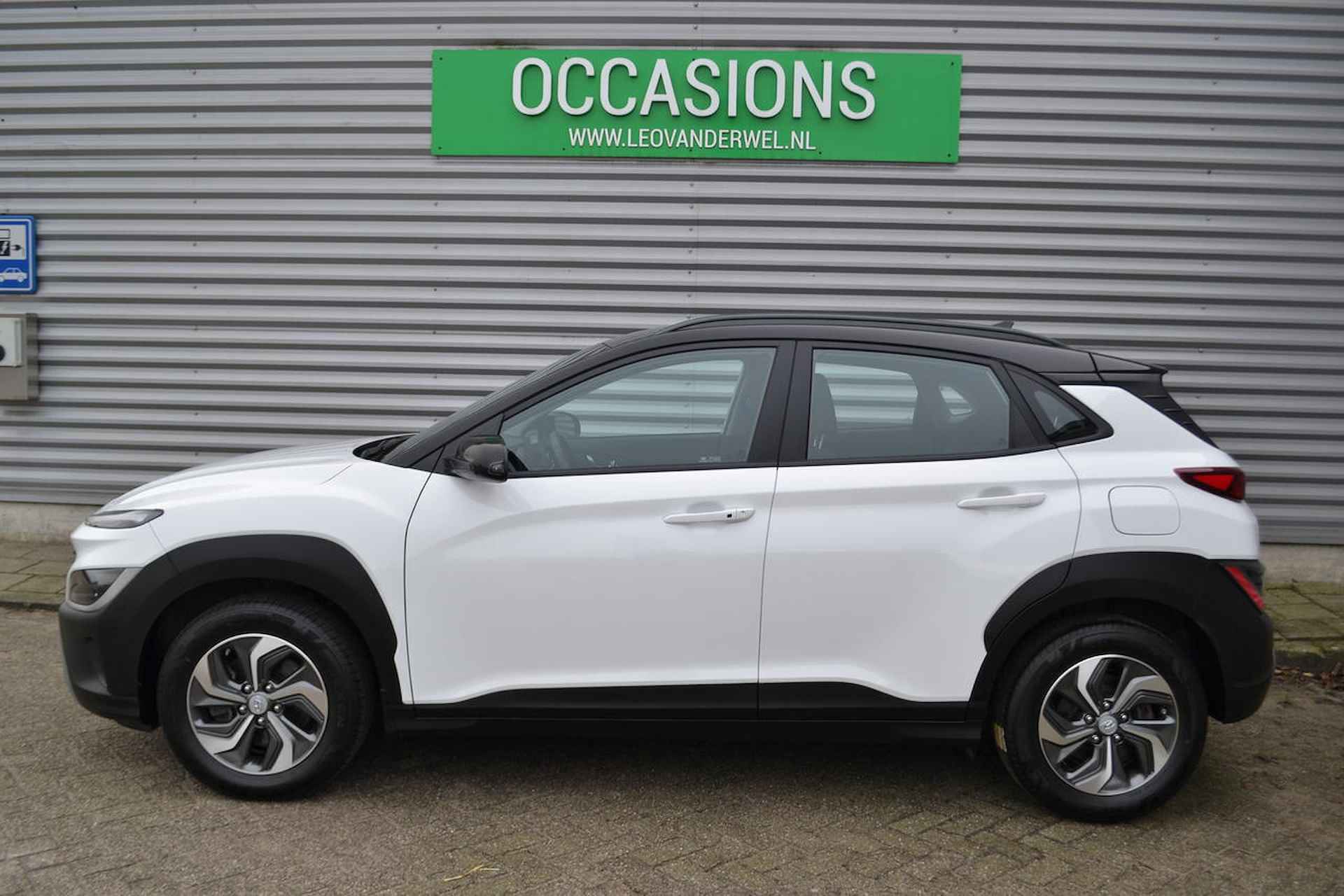 Hyundai KONA 1.6 HEV COMFORT|CARPLAY|CAMERA|TWO TONE - 3/37