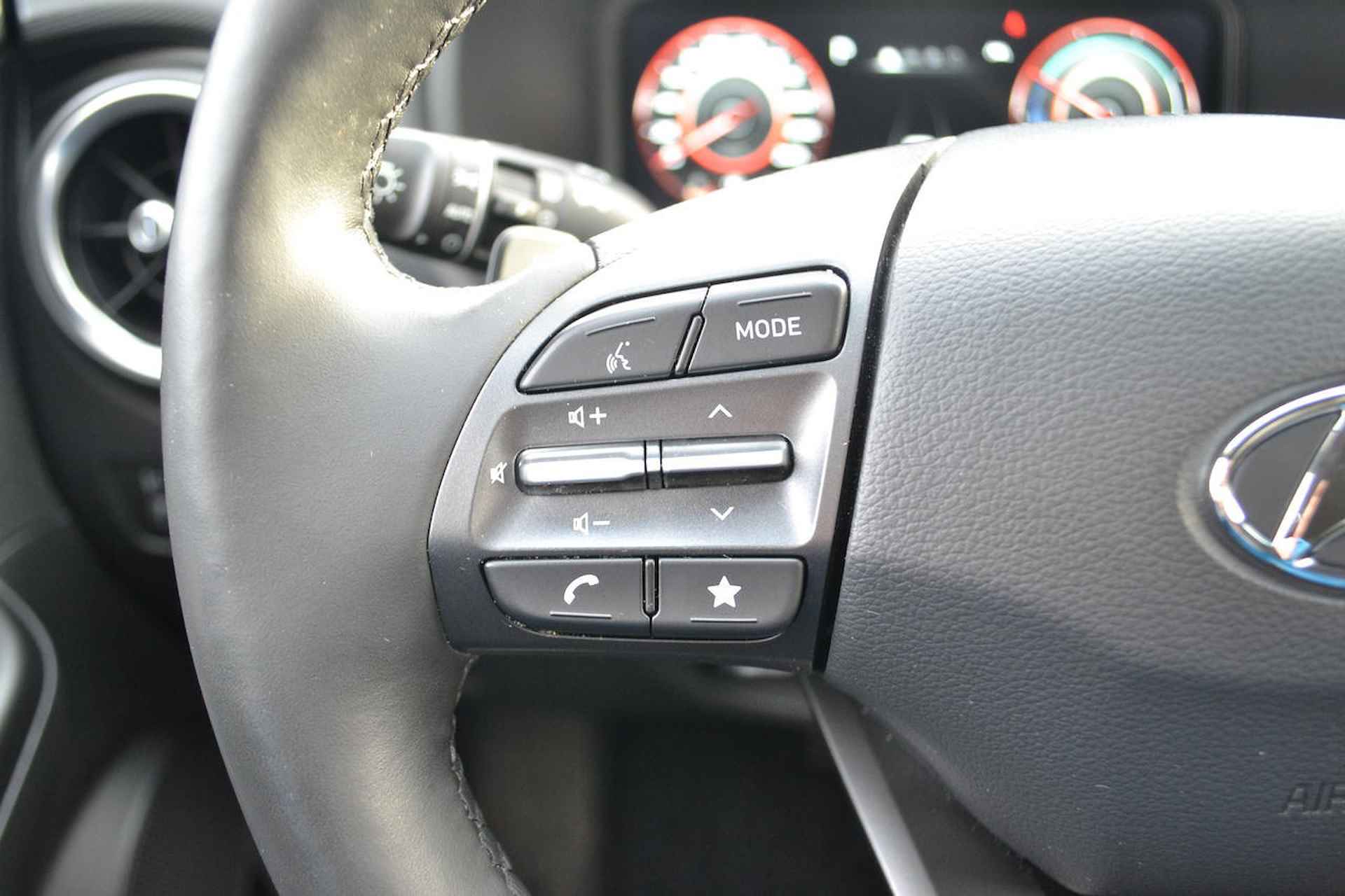 Hyundai KONA 1.6 HEV COMFORT|CARPLAY|CAMERA|TWO TONE - 9/37