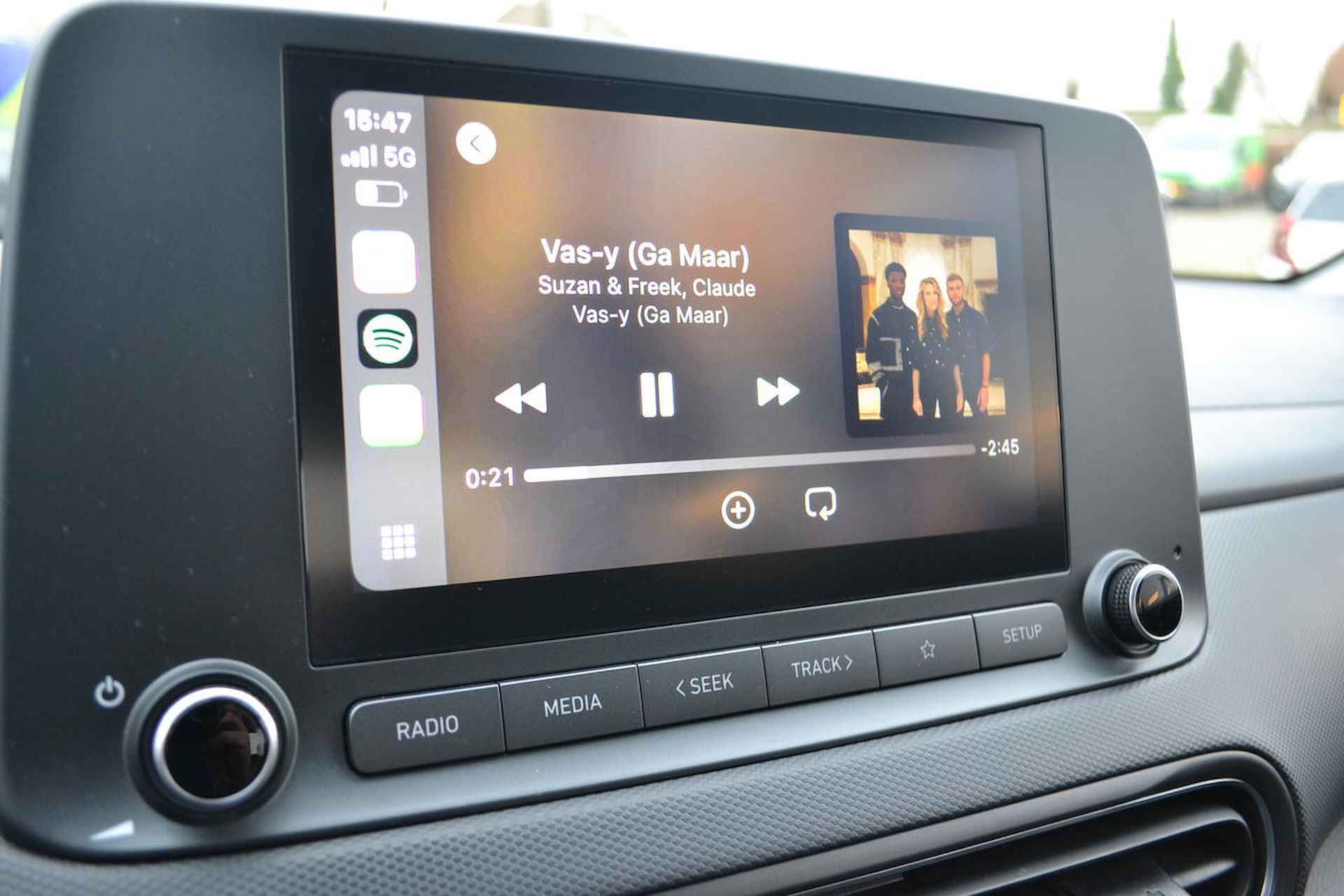 Hyundai KONA 1.6 HEV COMFORT|CARPLAY|CAMERA|TWO TONE - 13/37