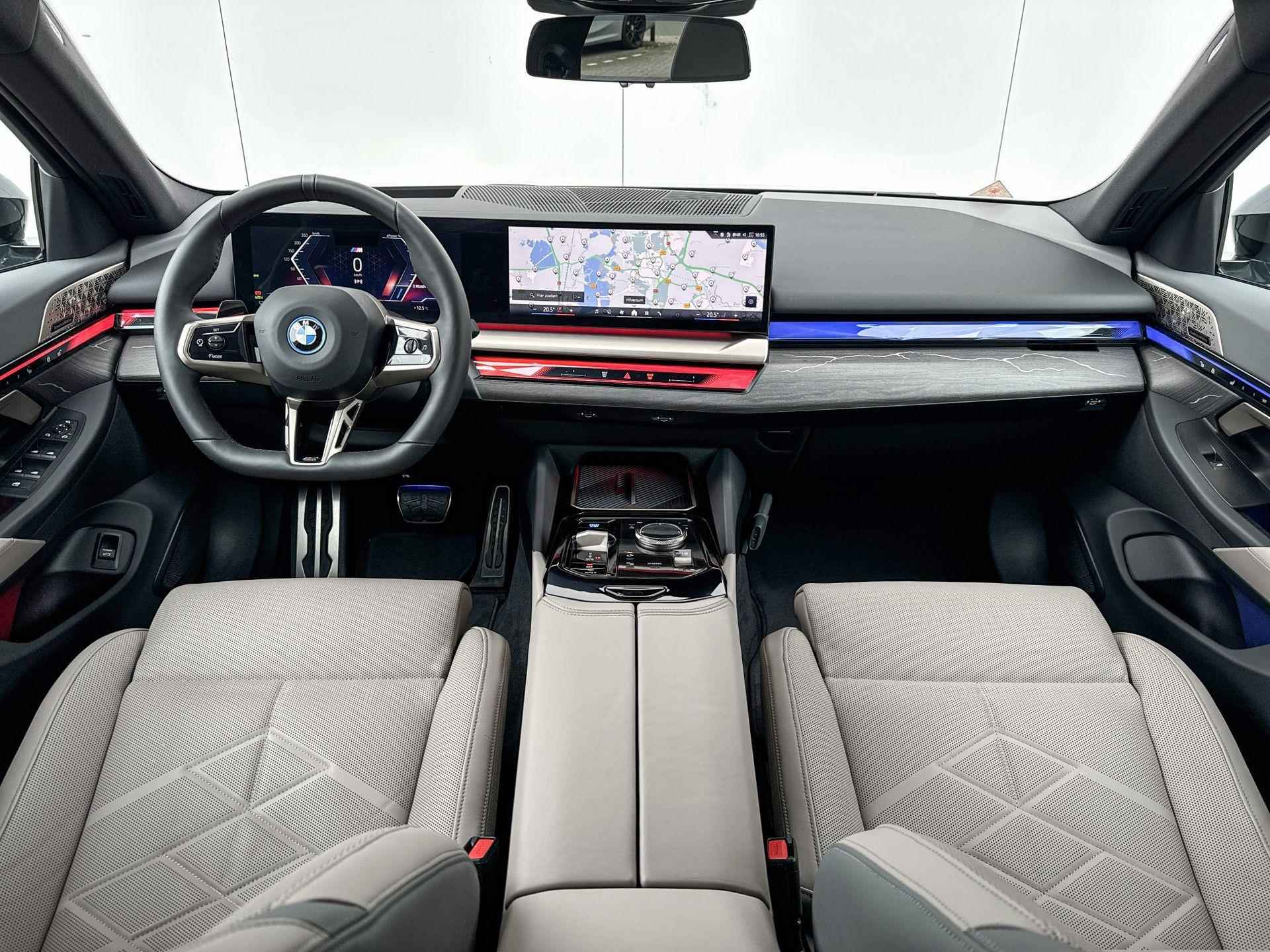 BMW i5 Sedan eDrive40 M-Sport  Pro / Adaptief Onderstel Prof /  21" / Bowers & Wilkins Surround Sound System / Head Up Display / Stoelverwarming voor en achter / Stuurwielrand Verwarming / Driving Assistant / Comfort Acces / Glazen Dak / Shadow Line /  Stoel Ventilatie / Adaptieve Led Koplampen / Selections - 7/29