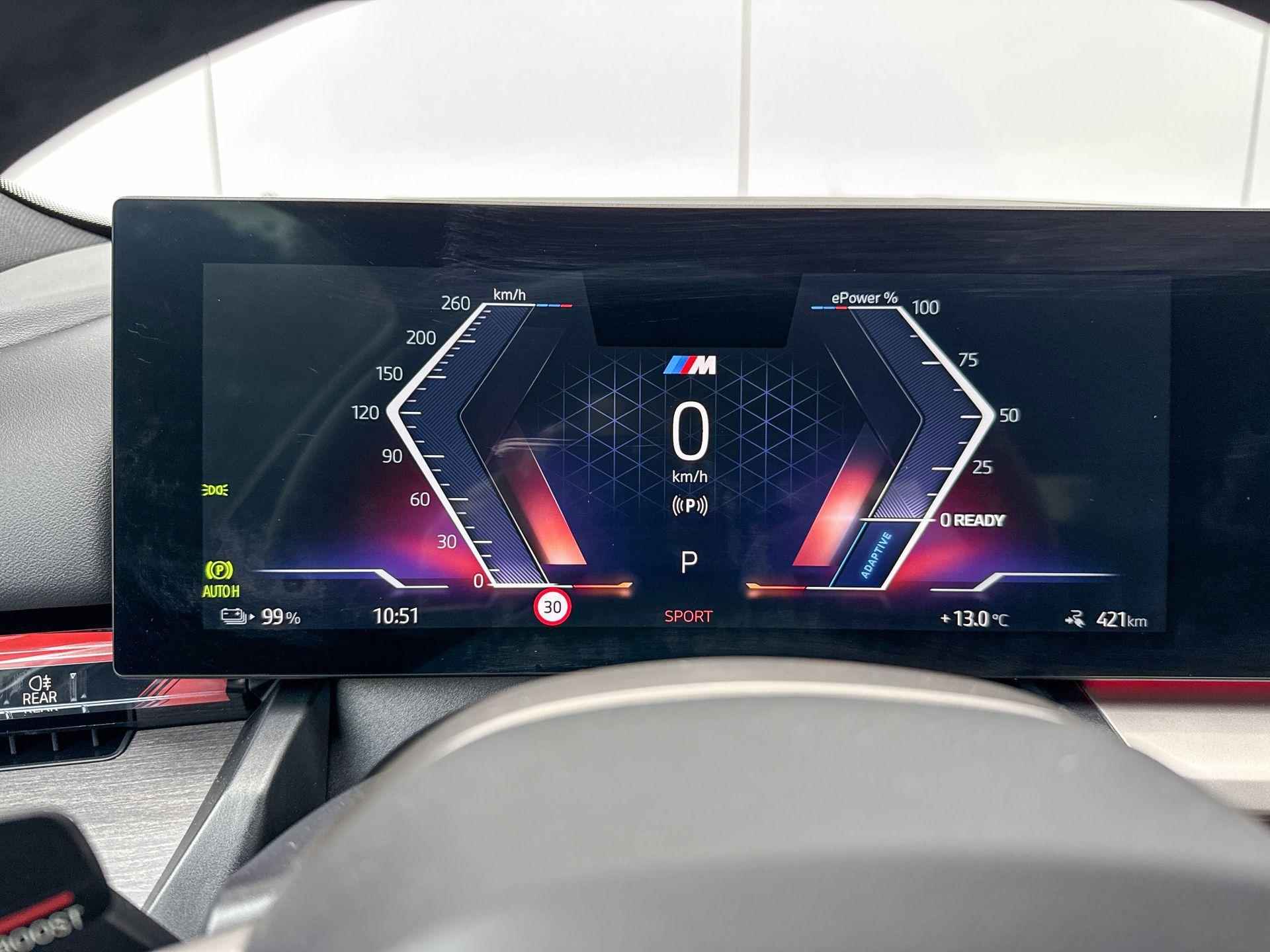 BMW i5 Sedan eDrive40 M-Sport  Pro / Adaptief Onderstel Prof /  21" / Bowers & Wilkins Surround Sound System / Head Up Display / Stoelverwarming voor en achter / Stuurwielrand Verwarming / Driving Assistant / Comfort Acces / Glazen Dak / Shadow Line /  Stoel Ventilatie / Adaptieve Led Koplampen / Selections - 11/29