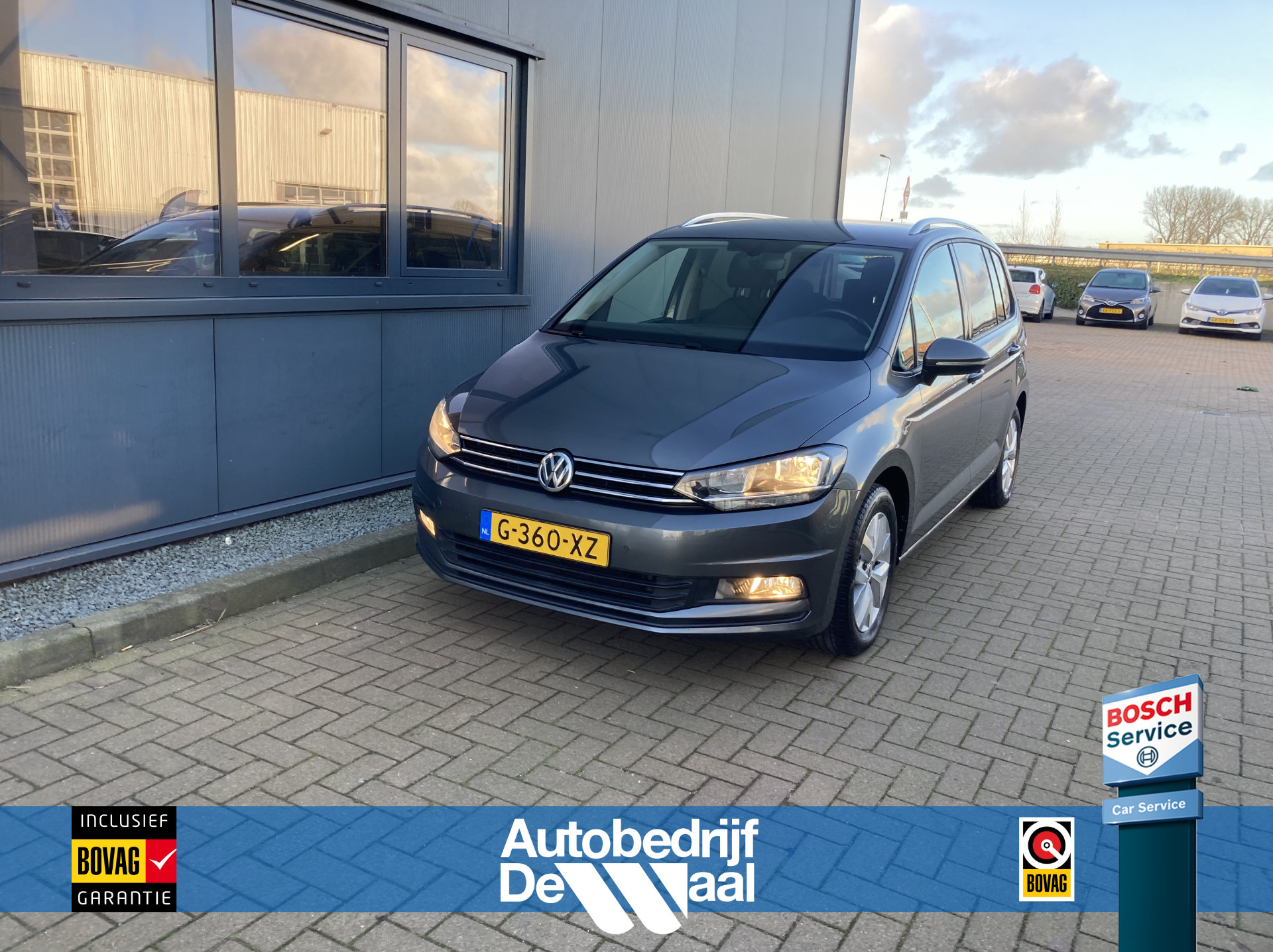 Volkswagen Touran 1.5 TSi 150pk DSG Comfortline Business 7-pers. CAMERA/NAVI/CARPLAY/TREKHAAK/PDC/STOELVERWARMING