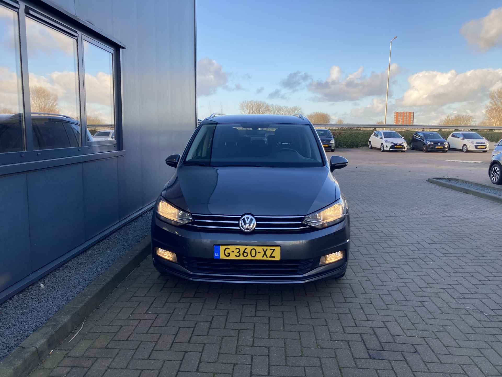 Volkswagen Touran 1.5 TSi 150pk DSG Comfortline Business 7-pers. CAMERA/NAVI/CARPLAY/TREKHAAK/PDC/STOELVERWARMING - 62/87