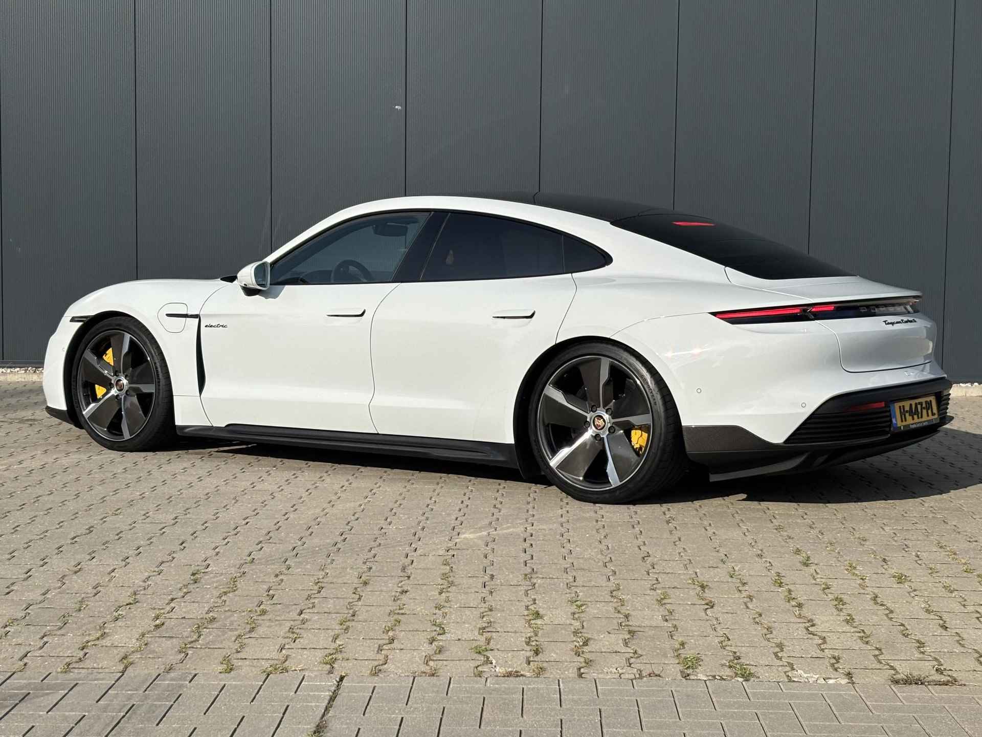 Porsche Taycan Turbo S 93 kWh / 3-Fase / Panorama Dak / Apple Carplay & Android Auto / Lederen Sportstoelen / Stoelverwarming & Verkoeling / - 14/46