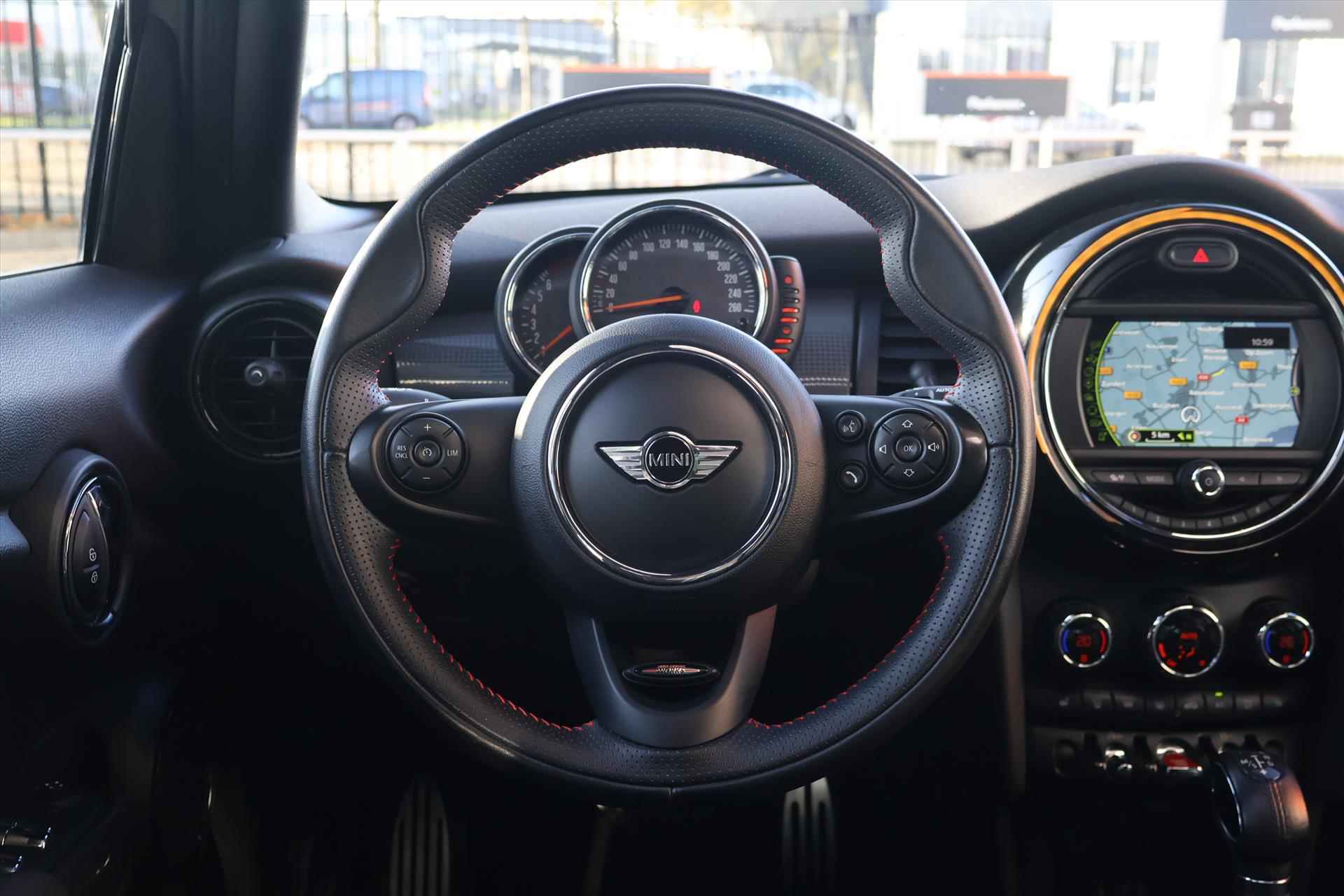 Mini Cooper JCW 1.5 136PK 5-Deurs AUT | Pano | Navi | Stoelverwarming | LED | Climate - 14/47